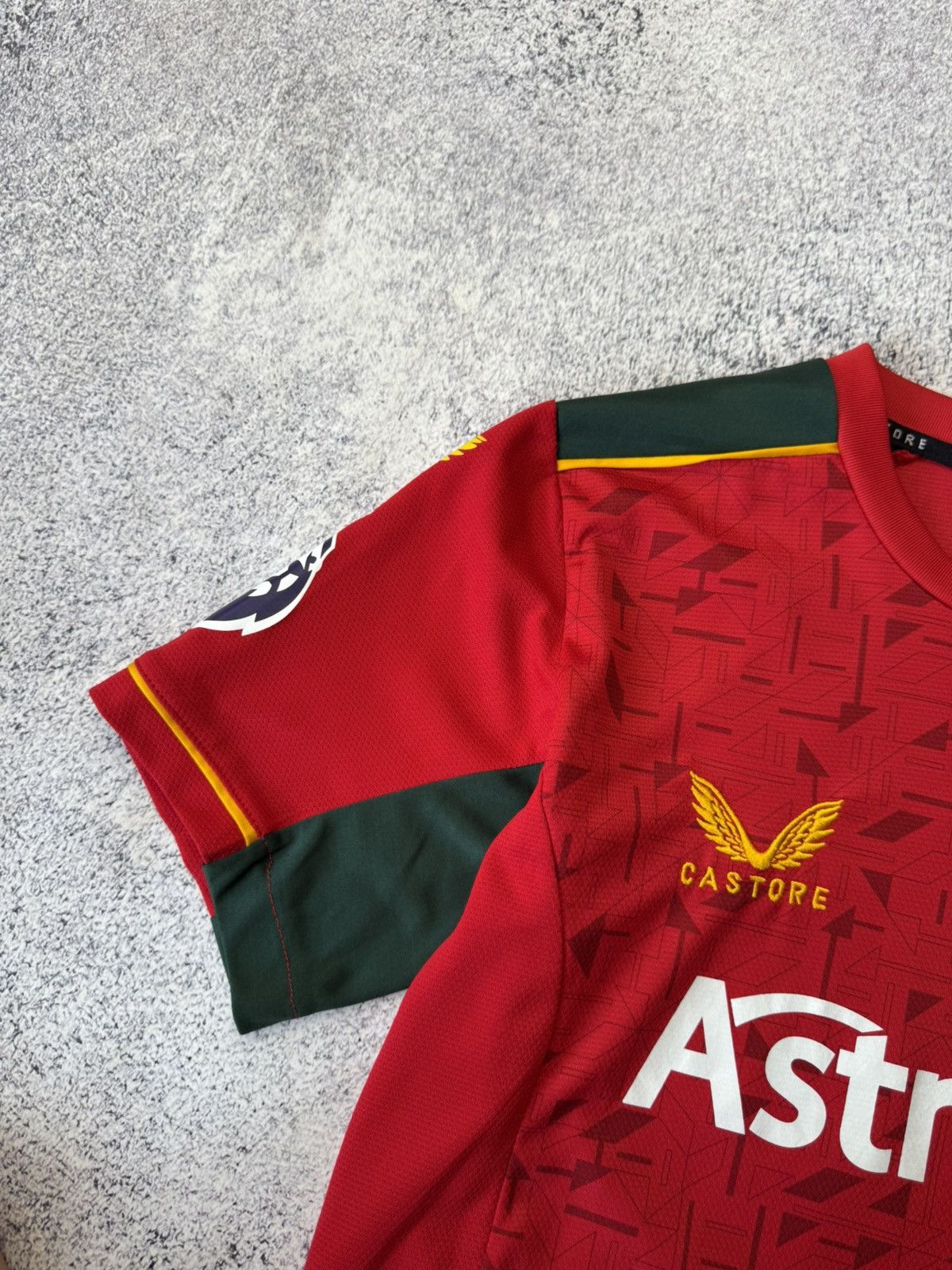 Castore Castore Wolverhampton Wanderers Football Shirt Size S Size US S / EU 44-46 / 1 - 6 Thumbnail