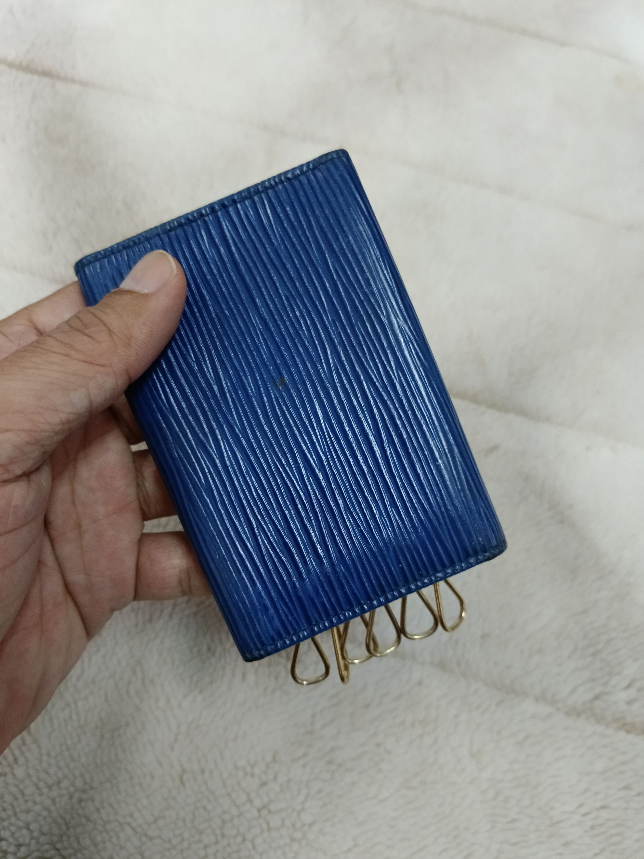 Louis Vuitton Louis Vuitton Blue Epi LeathervKey Holder Size ONE SIZE - 3 Thumbnail