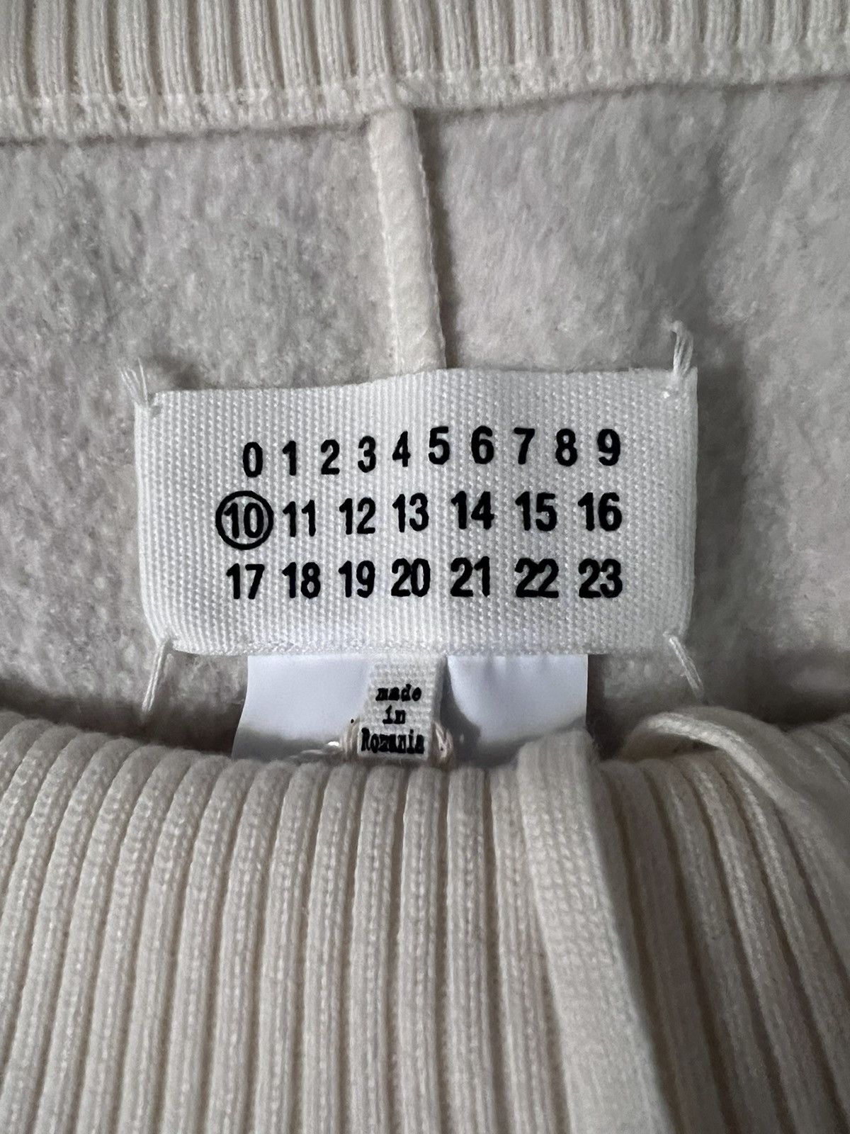 Maison Margiela $1.1K Line 10 cream wool-felt shorts, M (US32–35 waist) Size US 34 / EU 50 - 17 Thumbnail