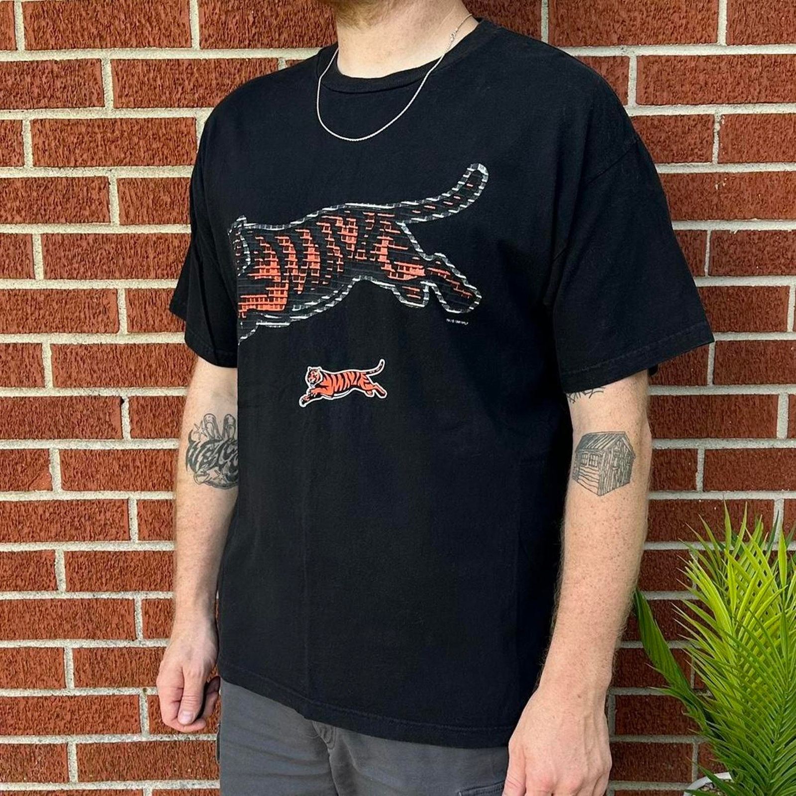 NFL Vintage 1999 cincinnati bengals tiger big logo graphic shirt Size US XL / EU 56 / 4 - 3 Thumbnail