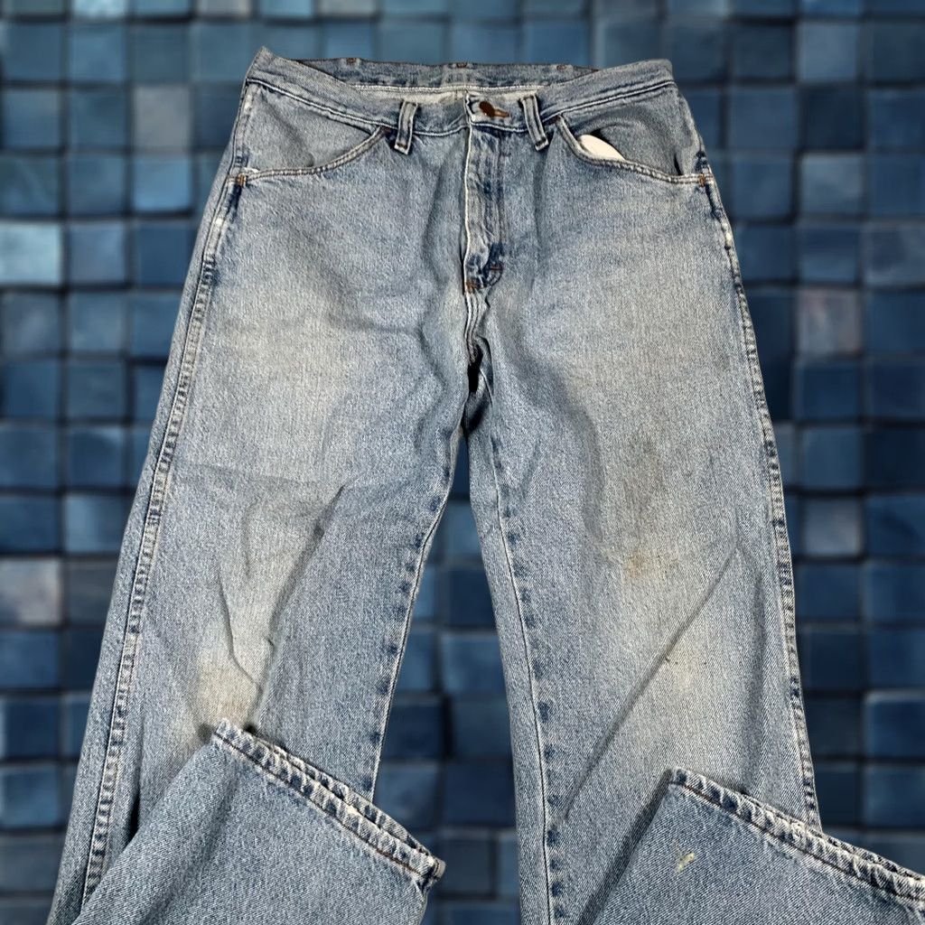 Lee VINTAGE Lee Jeans Mens 33x30 Light Blue Denim Straight Leg 100% Cotton Zip Fly 5-Pocket Mens Jeans Clothing 80s 90s Size US 33 - 1 Thumbnail