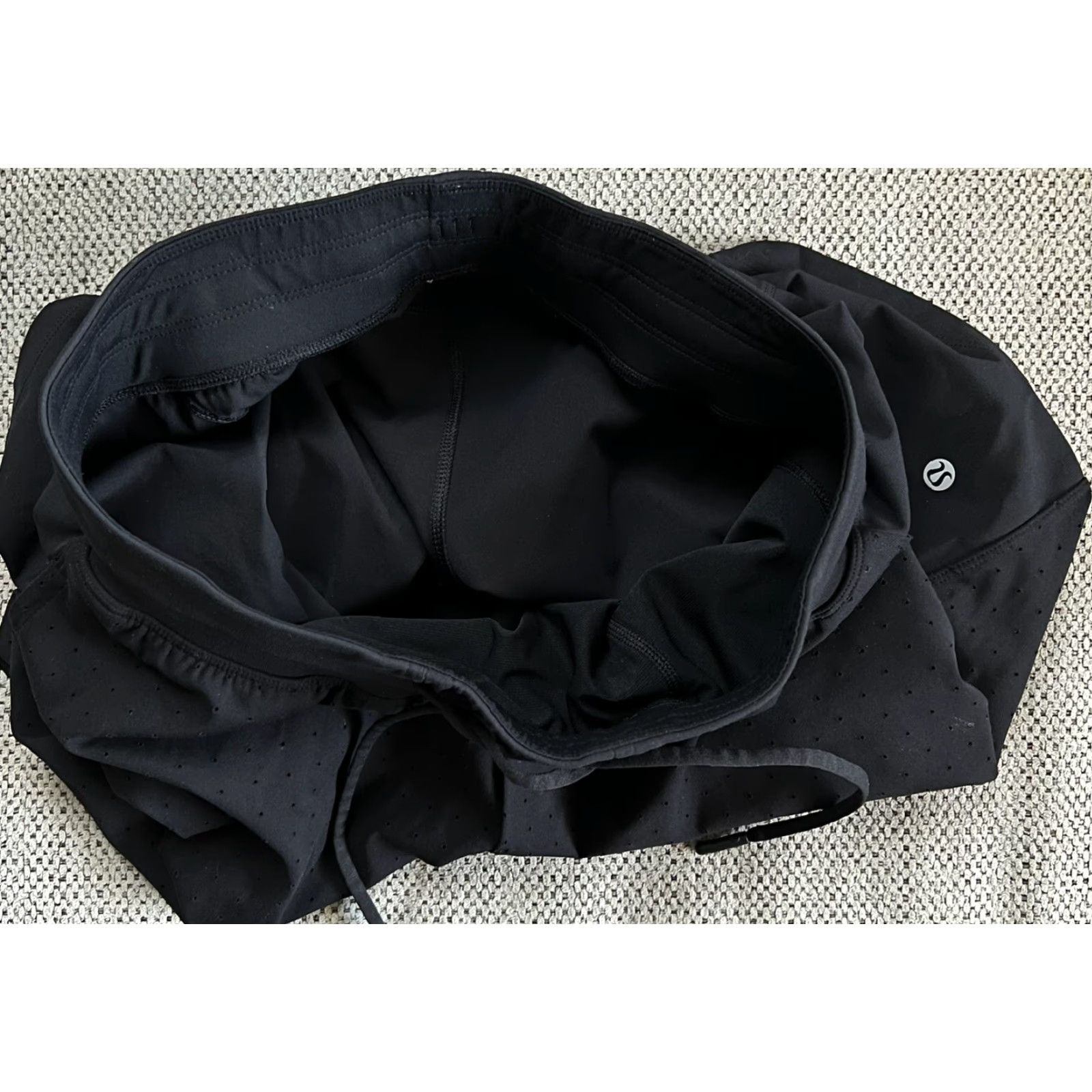 Lululemon Lululemon Athletic Shorts Elastic Waist Black Medium Men Athletic Activewear M Size Black Elastic Waist Shorts Athletic Mens Size US 31 - 5 Thumbnail