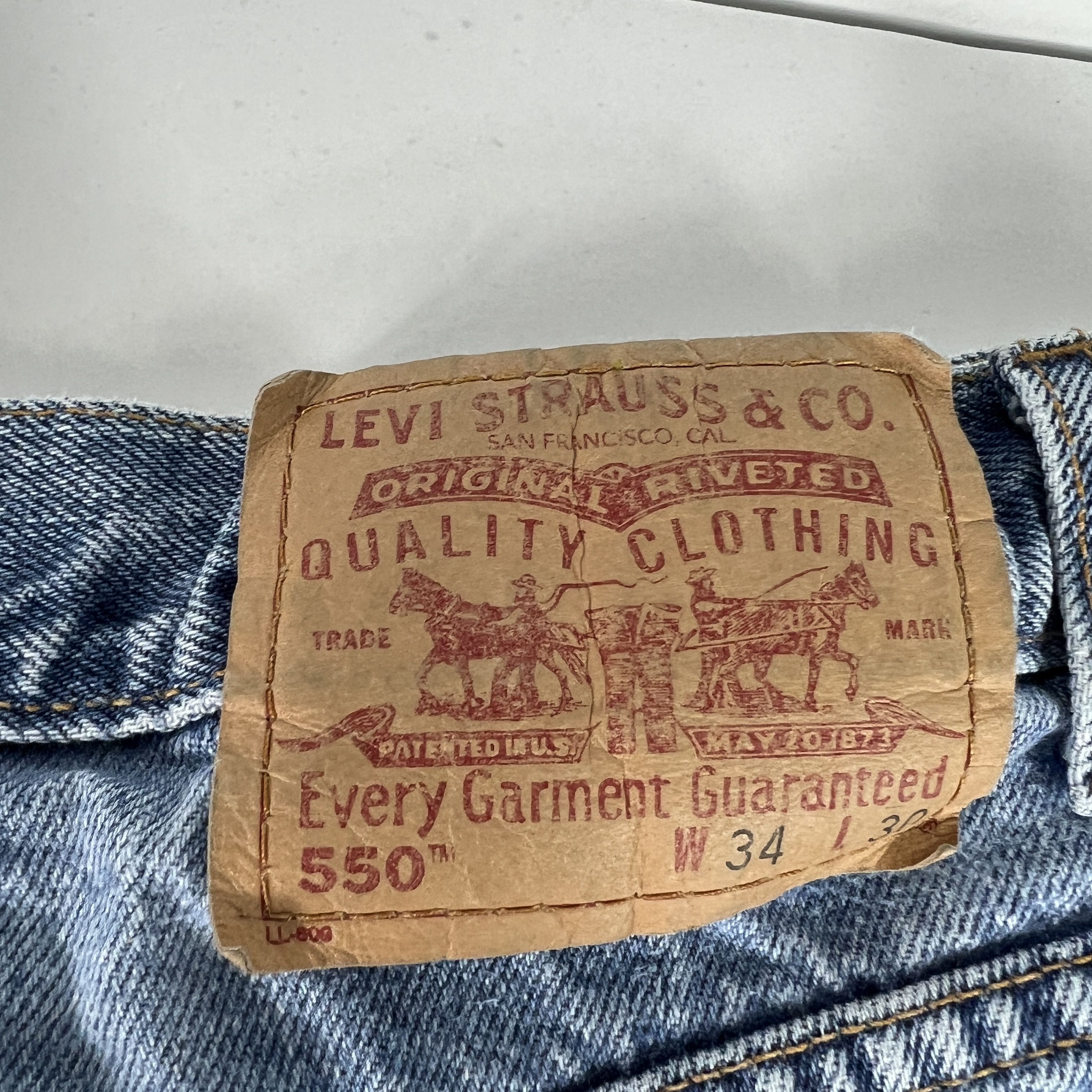 Levi's × Vintage Y2K Levi's Jeans 550 Relaxed Blue Faded Cotton Denim Size US 33 - 16 Thumbnail