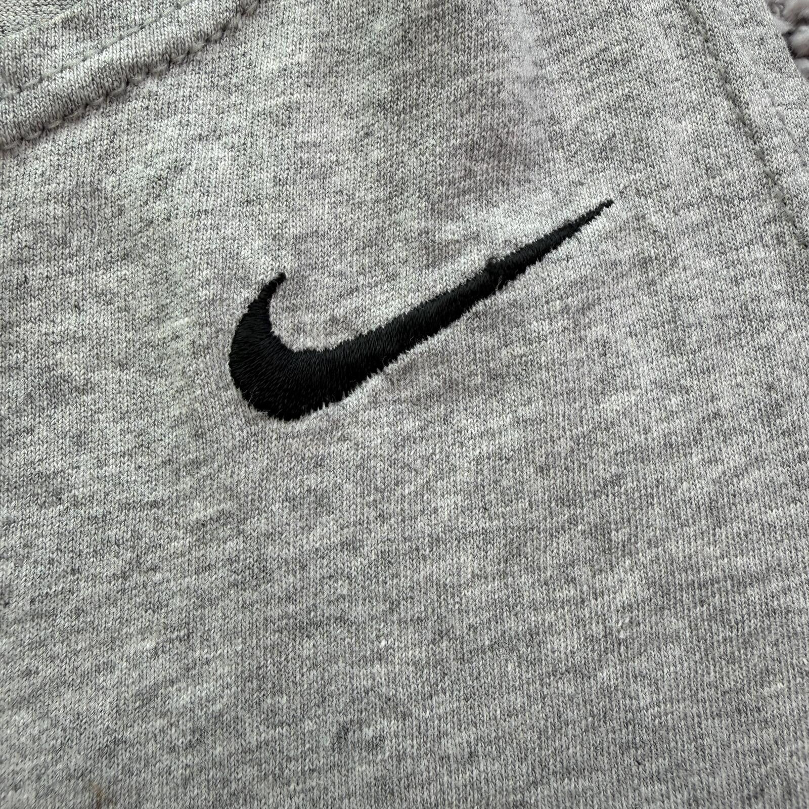 Nike Vintage Nike Mini Swoosh Tank Top USA Made Gray Boxy M Y2K Size US M / EU 48-50 / 2 - 5 Thumbnail