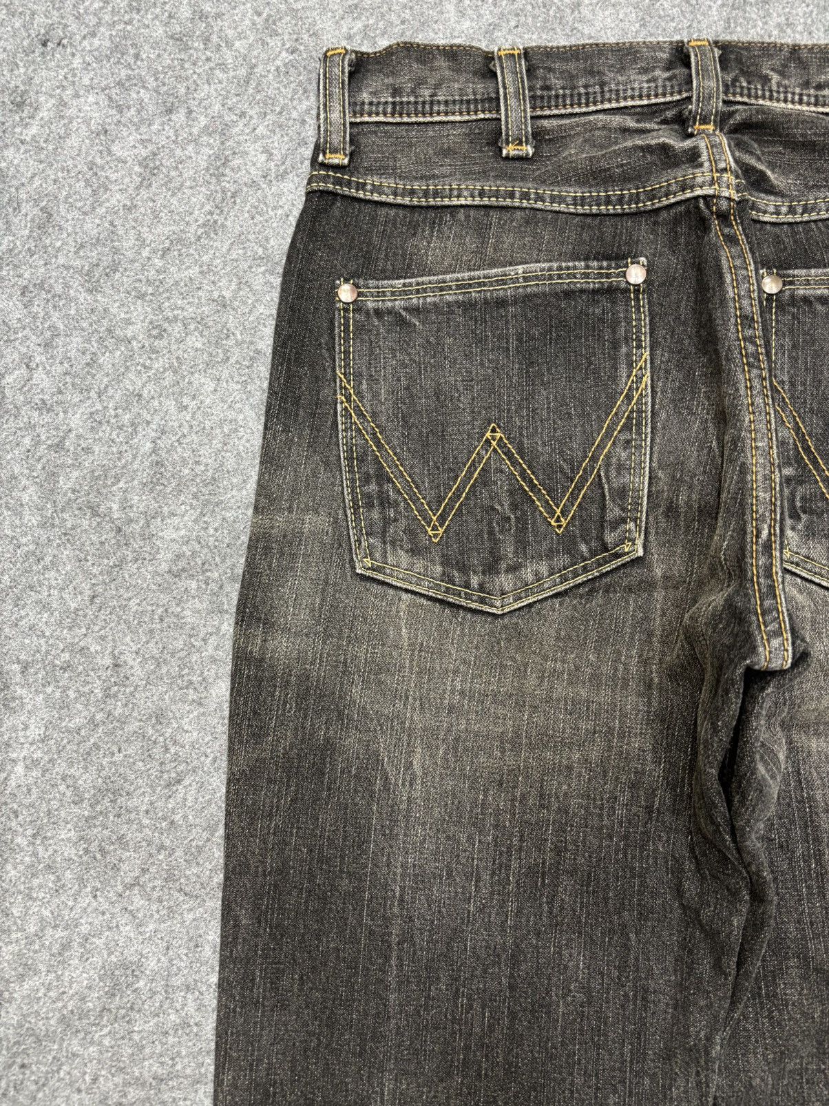 Wrangler 💥90s Style💥Wrangler Black Mudwash Sick Fades Denim F660 Size US 30 / EU 46 - 11 Thumbnail