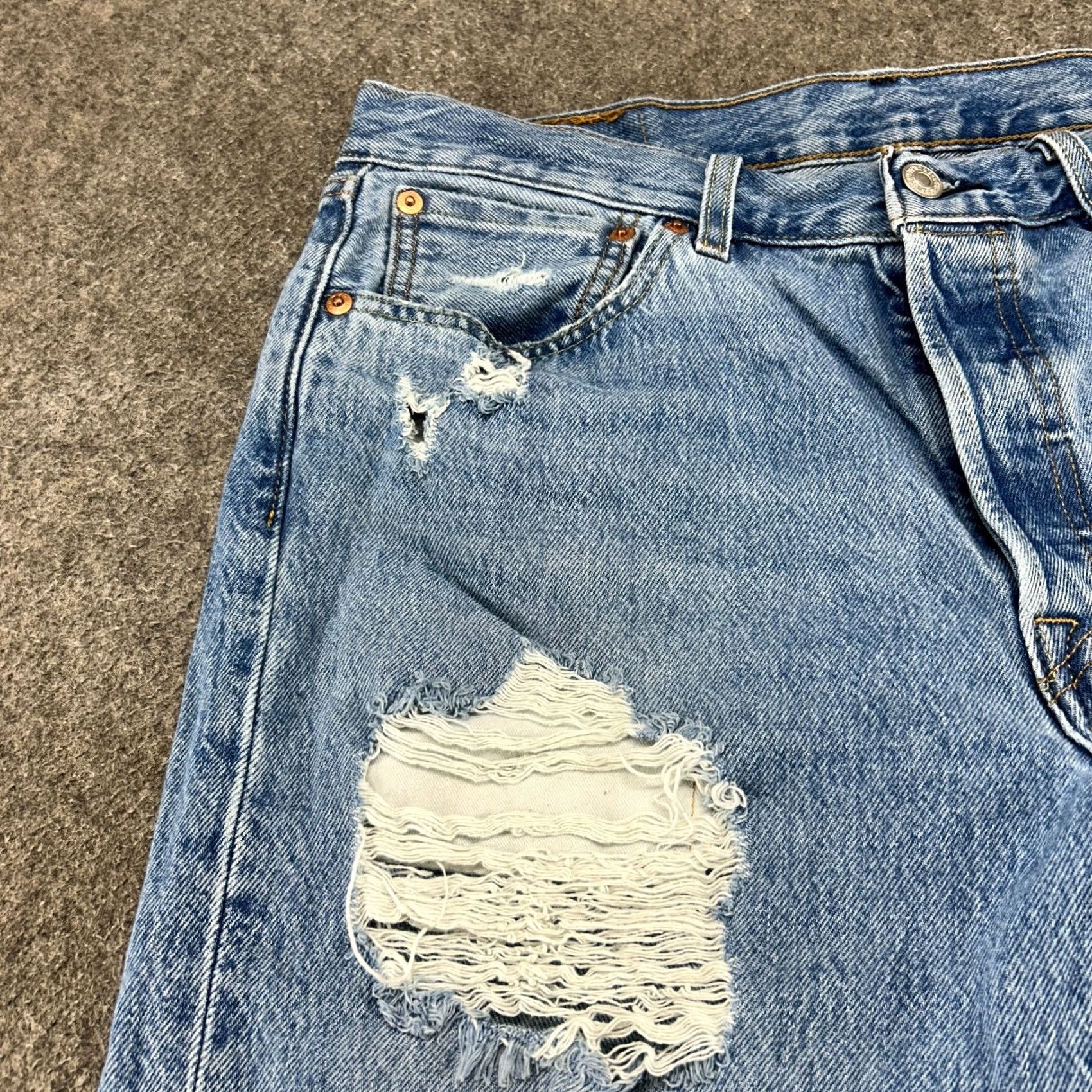 Levi's VINTAGE Levi's 501 Jeans Mens 33x30 Straight Regular Light Wash Distressed Denim Blue Jeans Mens Regular 501 Series Retro Distressed Pockets 5-Pocket Size US 33 - 7 Thumbnail
