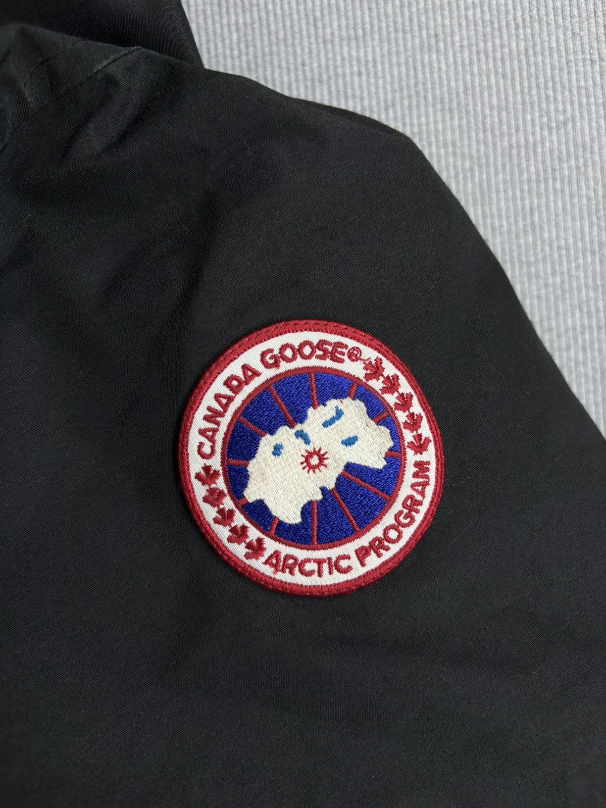 Canada Goose Canada Goose parka chateau coat midlength jacket Size US M / EU 48-50 / 2 - 17 Thumbnail