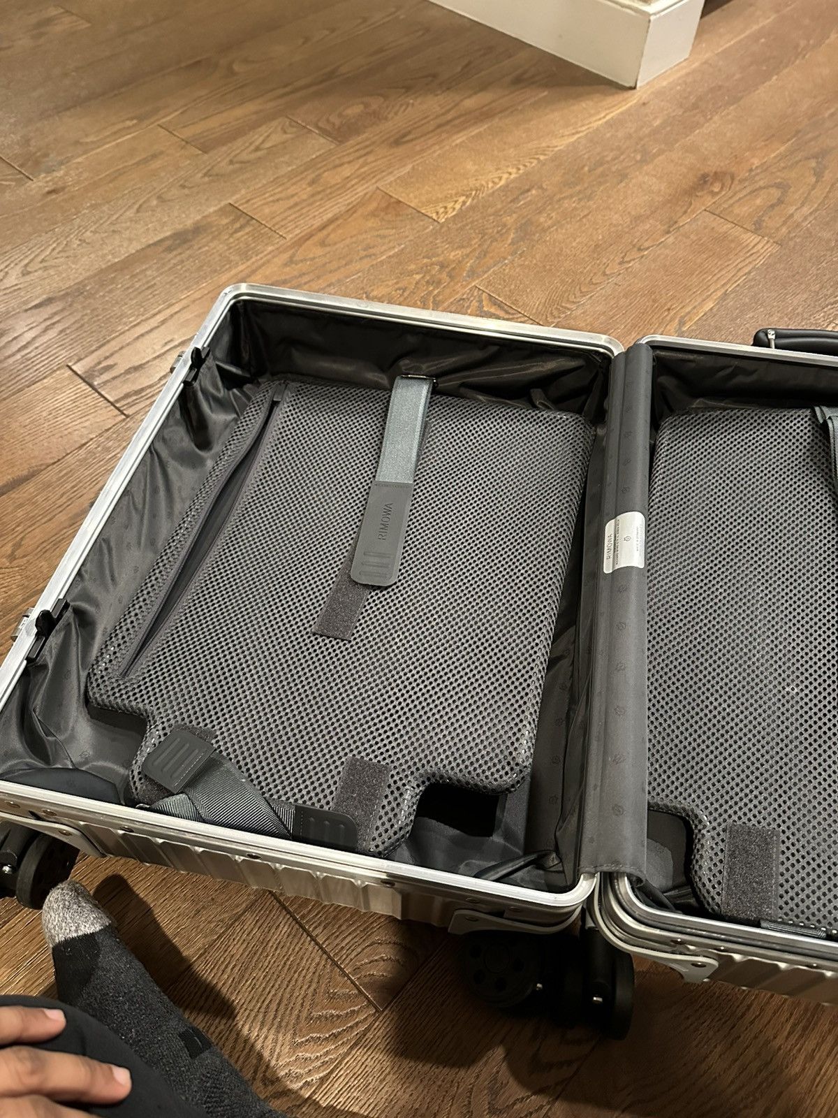 Rimowa Rimowa Aluminum Classic Cabin Carry On Silver Suitcase Size ONE SIZE - 9 Thumbnail