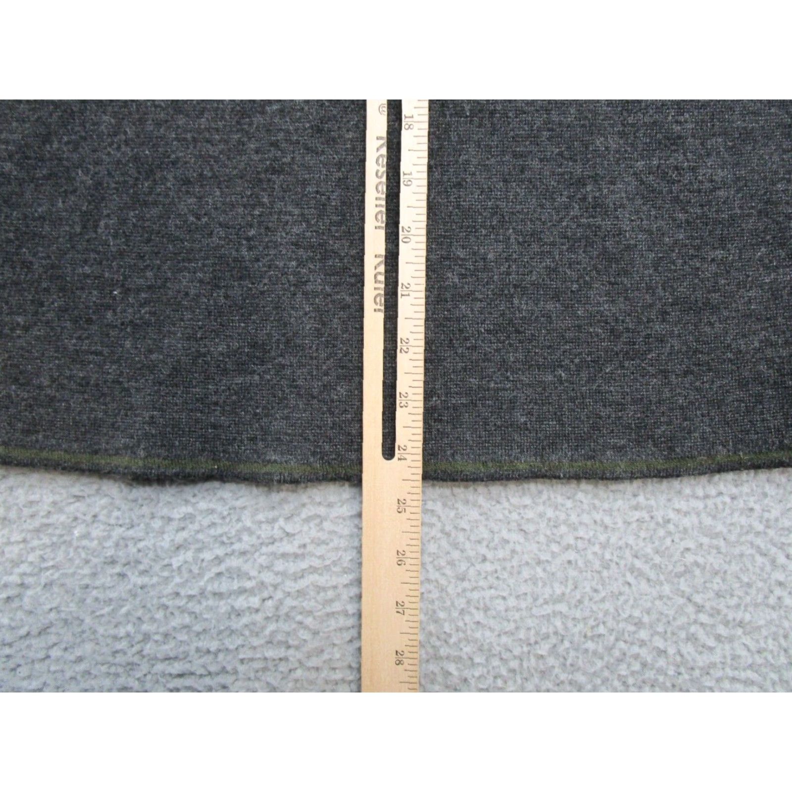 Banana Republic VINTAGE Banana Republic Long Sleeve Sweater Men’s V Neck Size S 100% Wool Gray Pullover Mens Size US S / EU 44-46 / 1 - 5 Thumbnail