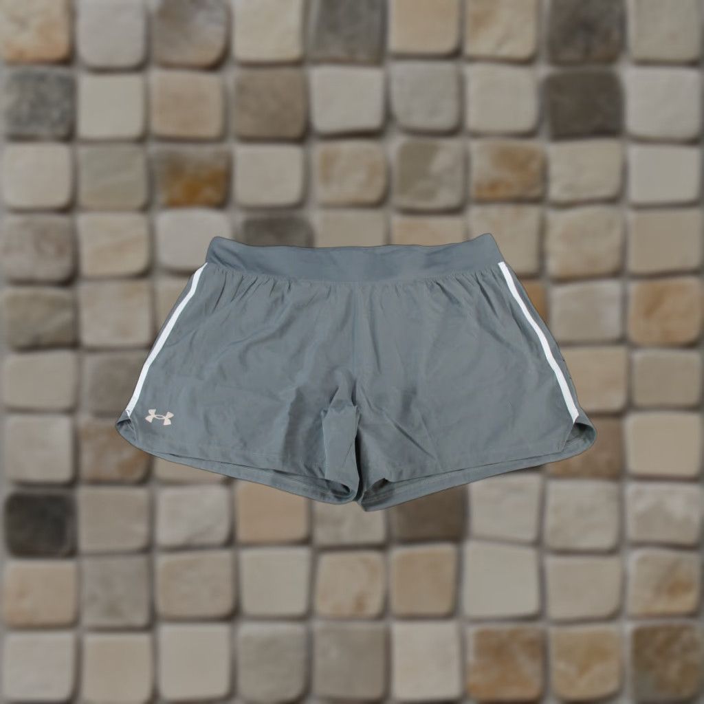 Under Armour Under Armour Shorts Womens 2XL Gray Lightweight Fitted Size 40" / US 18 - 1 Thumbnail