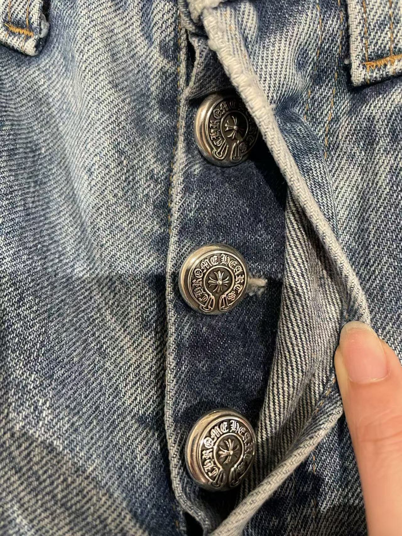 Chrome Hearts Chrome Hearts Levi's 501 Black Cross Leather Patch Jeans Size 26" / US 2 / IT 38 - 7 Thumbnail
