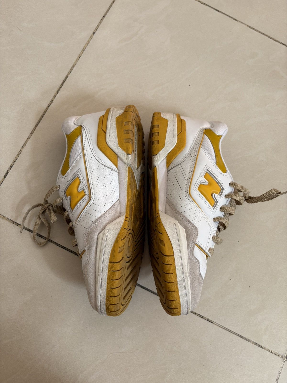 New Balance New Balance 550 Varsity Gold Size US 8.5 / EU 41-42 - 2 Thumbnail