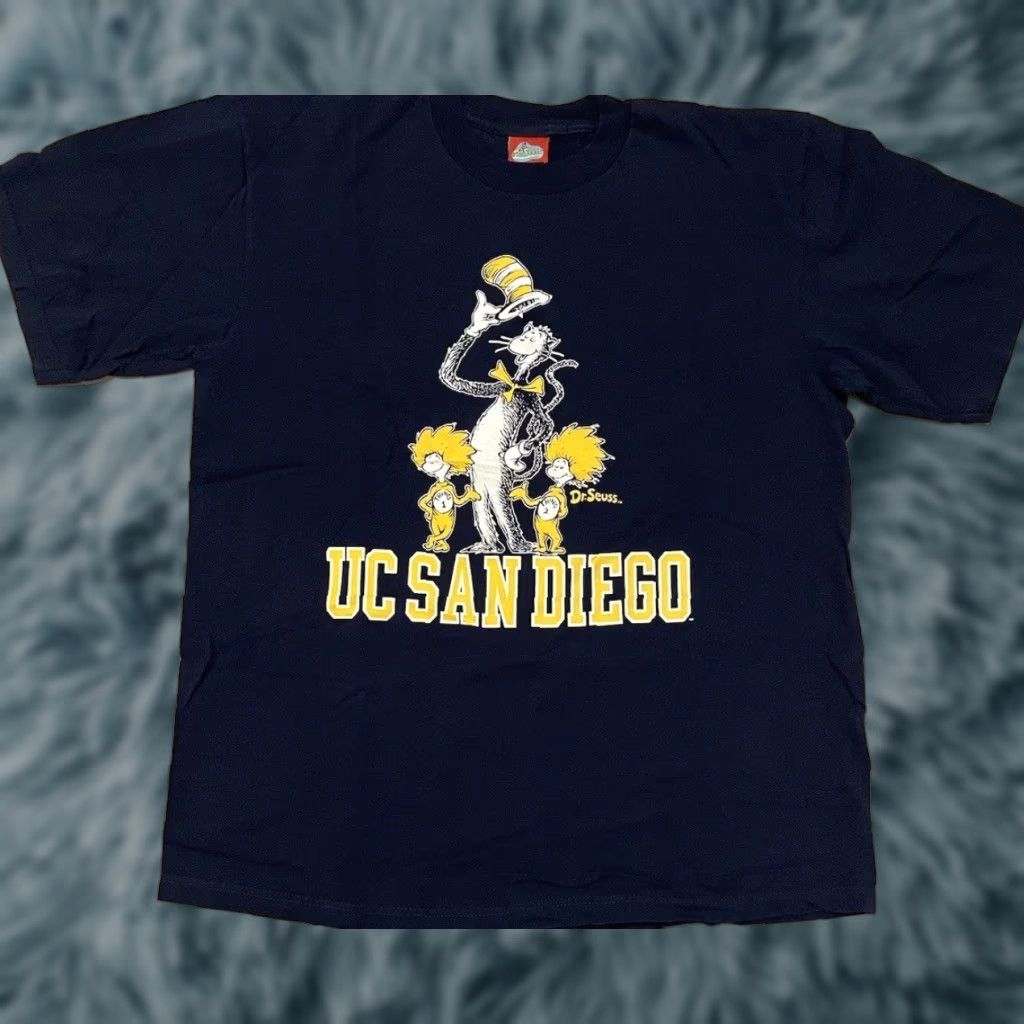 Vintage VINTAGE University UCSD Dr Seuss Cat In The Hat Shirt XL Blue College Graphic Tee Men Short Sleeve Crew Neck 90s California USA Universities Boys Mens Size US XL / EU 56 / 4 - 1 Thumbnail