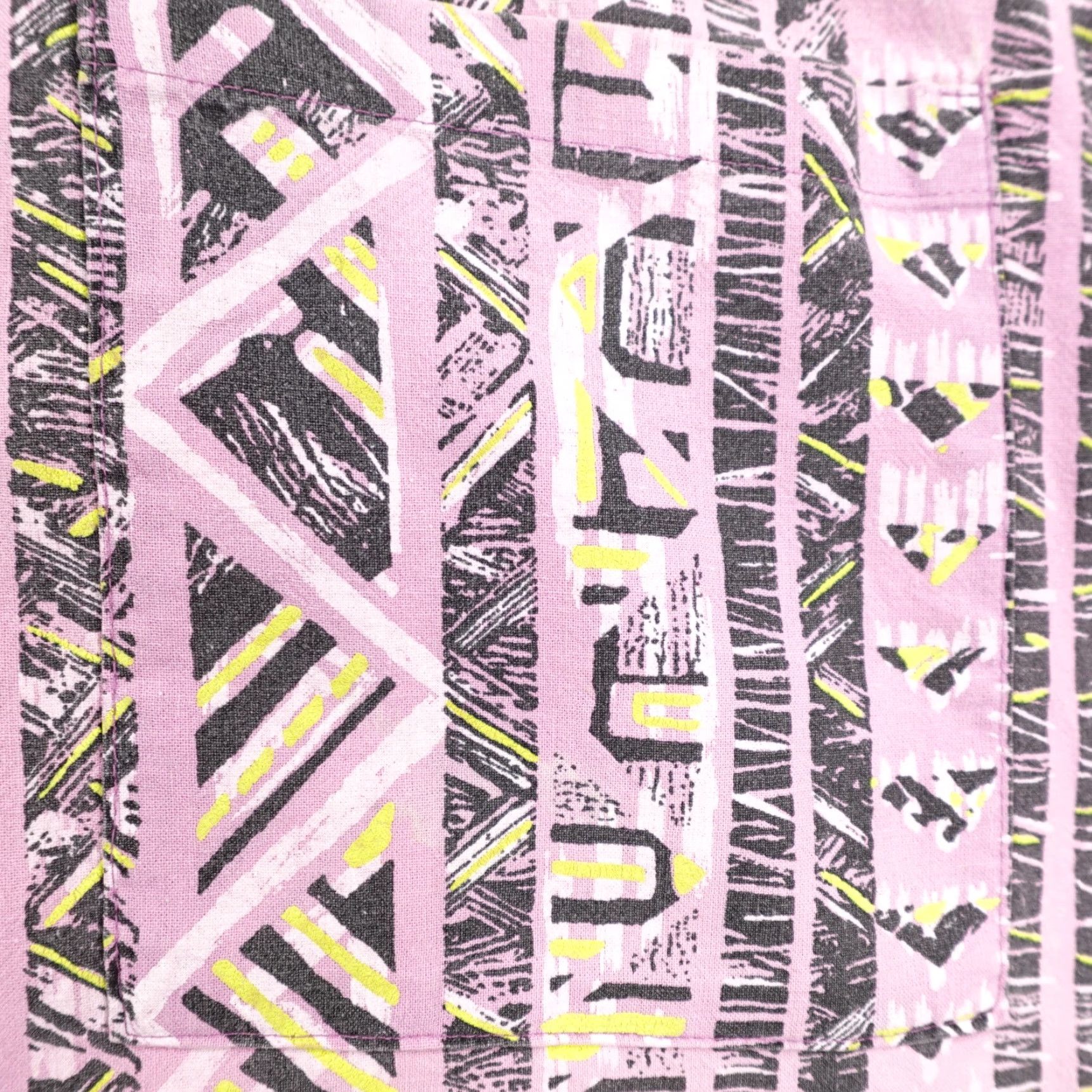Vintage VINTAGE Frank Shirt Men Small Pink Abstract Geometric Button-Up 90s 90s Shirt Mens Small Pink Geometric Button-Up Size US S / EU 44-46 / 1 - 4 Thumbnail