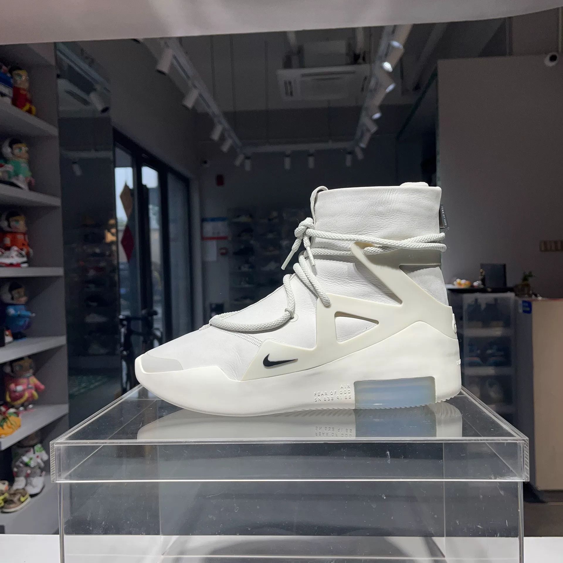 Fear of God Fear of God Retro White Lowtop Sneakers 9 Men Size US 9 / EU 42 - 1 Thumbnail