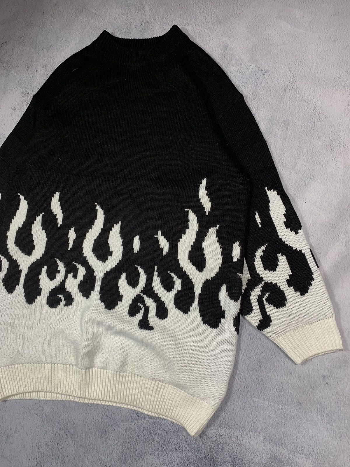 Vintage Vintage Y2K Japanese fire long sweater opium size S Size US S / EU 44-46 / 1 - 3 Thumbnail