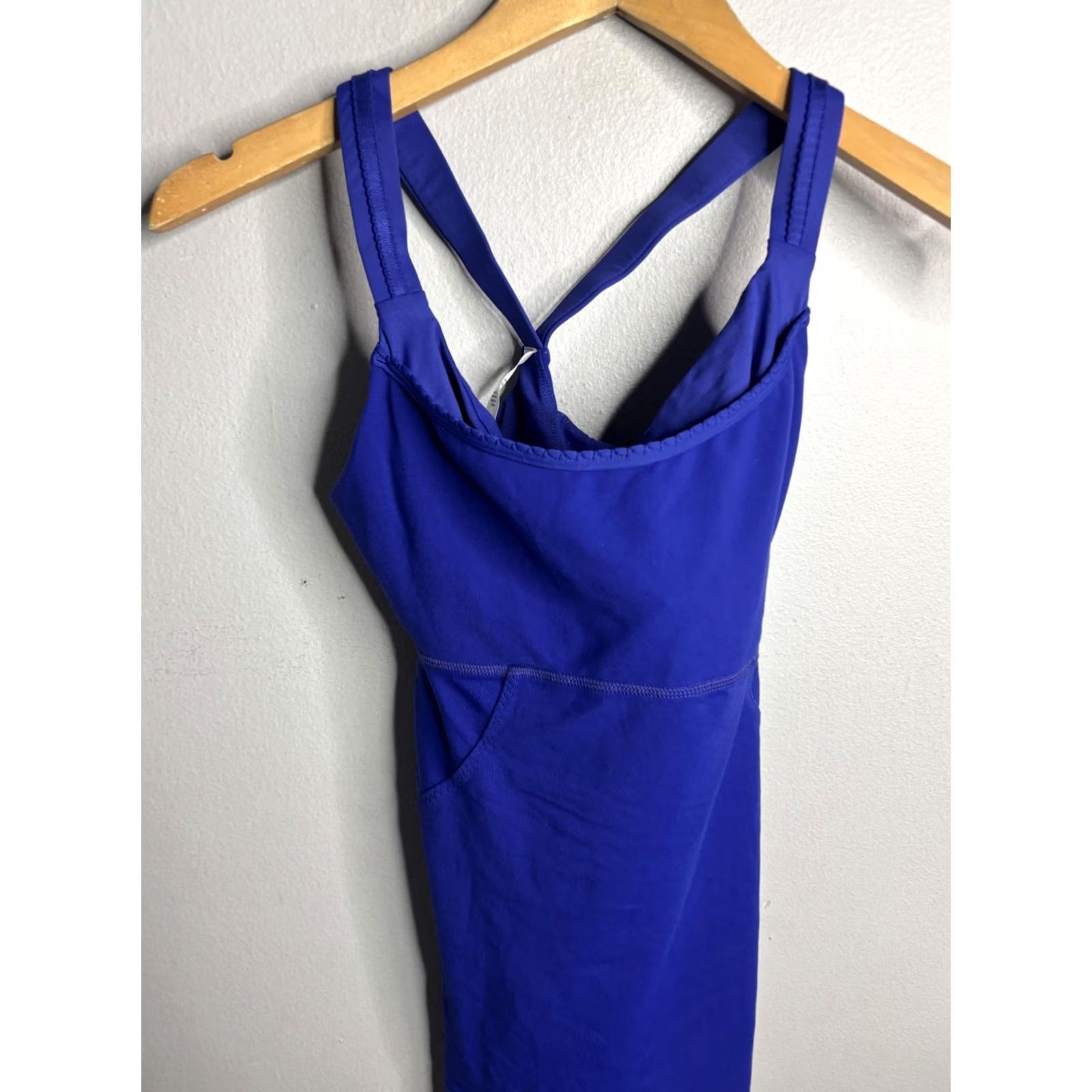 Lululemon Lululemon Tank Top Womens 4 Blue Built In Bra Crossback Yoga Camisole Athletic Tank Size S / US 4 / IT 40 - 2 Thumbnail