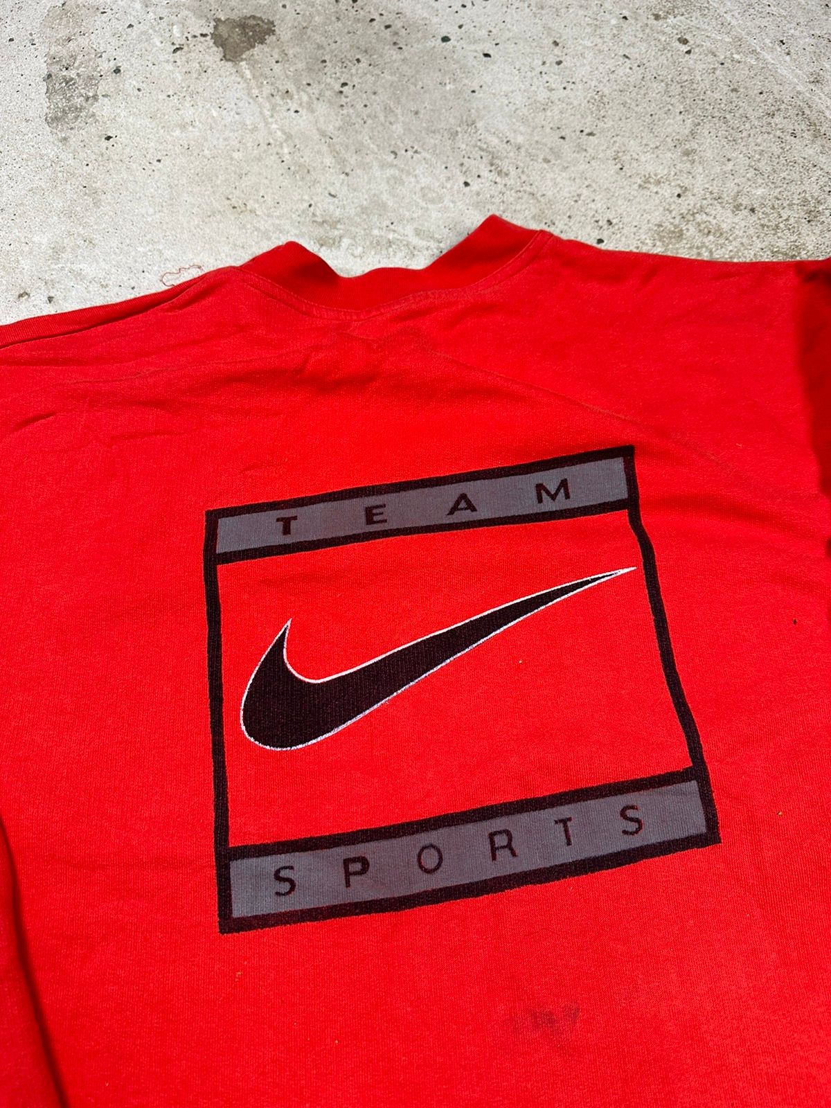 Nike ‼️ Vintage 90s Nike Duke Red Trashed Crewneck Bootleg Size US L / EU 52-54 / 3 - 7 Thumbnail