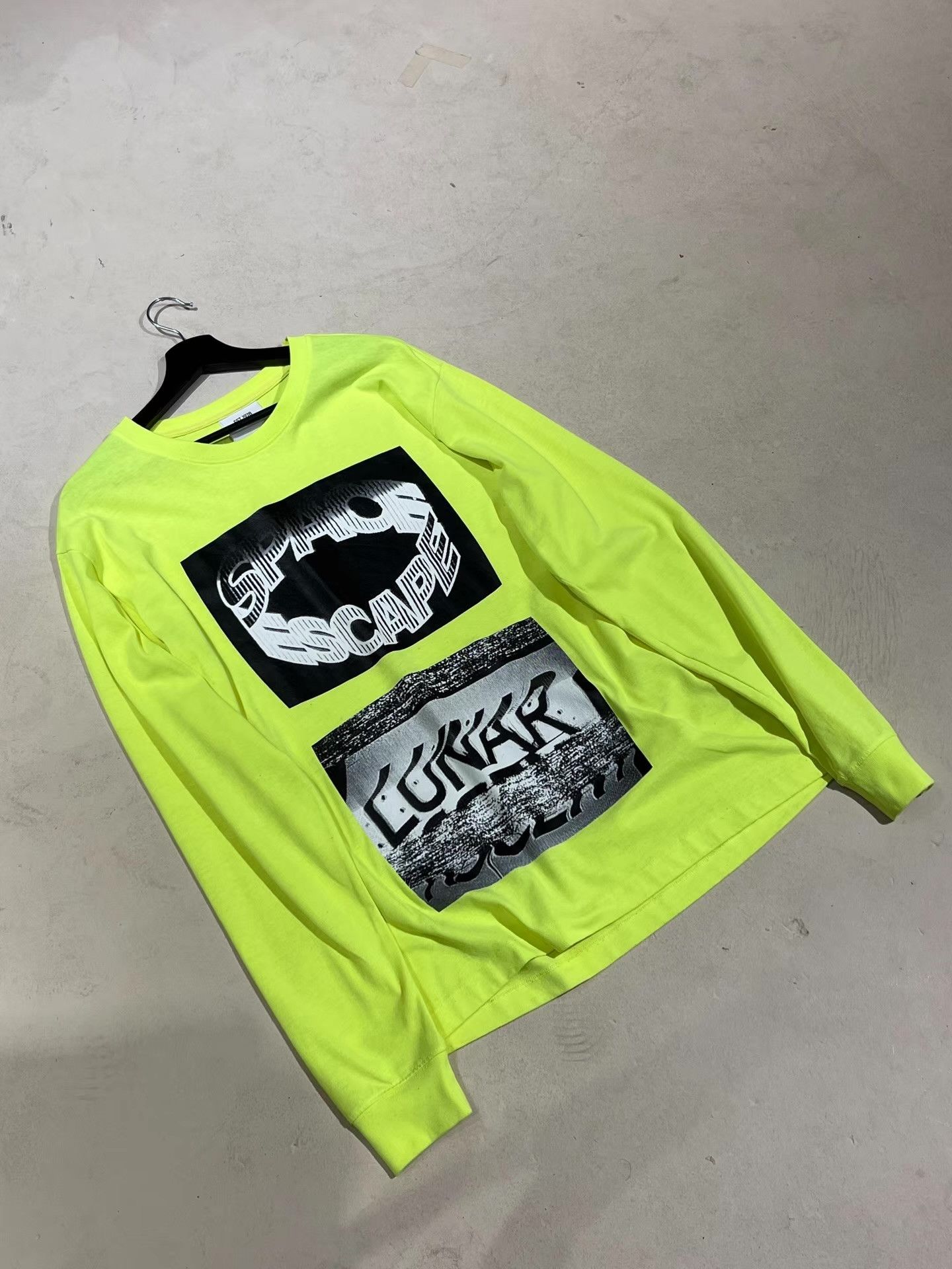 Calvin Klein Calvin Klein Neon Yellow Printed Long Sleeve T-Shirt Q13 Size US M / EU 48-50 / 2 - 4 Thumbnail