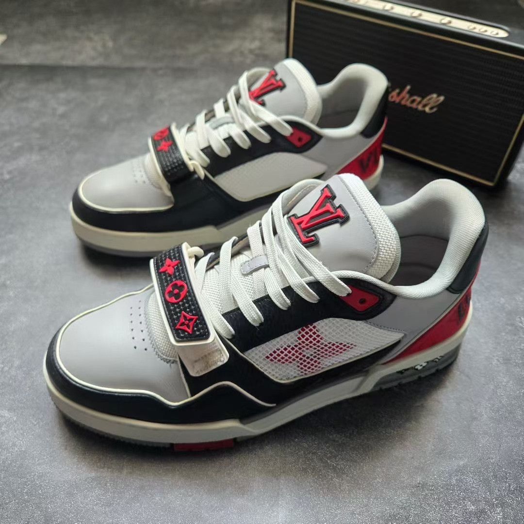 Louis Vuitton Louis Vuitton Training Black Lowtop Sneakers 41 Men Size US 8.5 / EU 41-42 - 1 Thumbnail