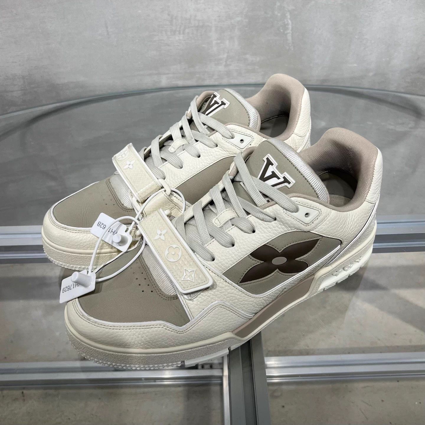 Louis Vuitton LV Trainer Off-White UK7.5 / 41.5 Size US 7.5 / IT 37.5 - 2 Thumbnail