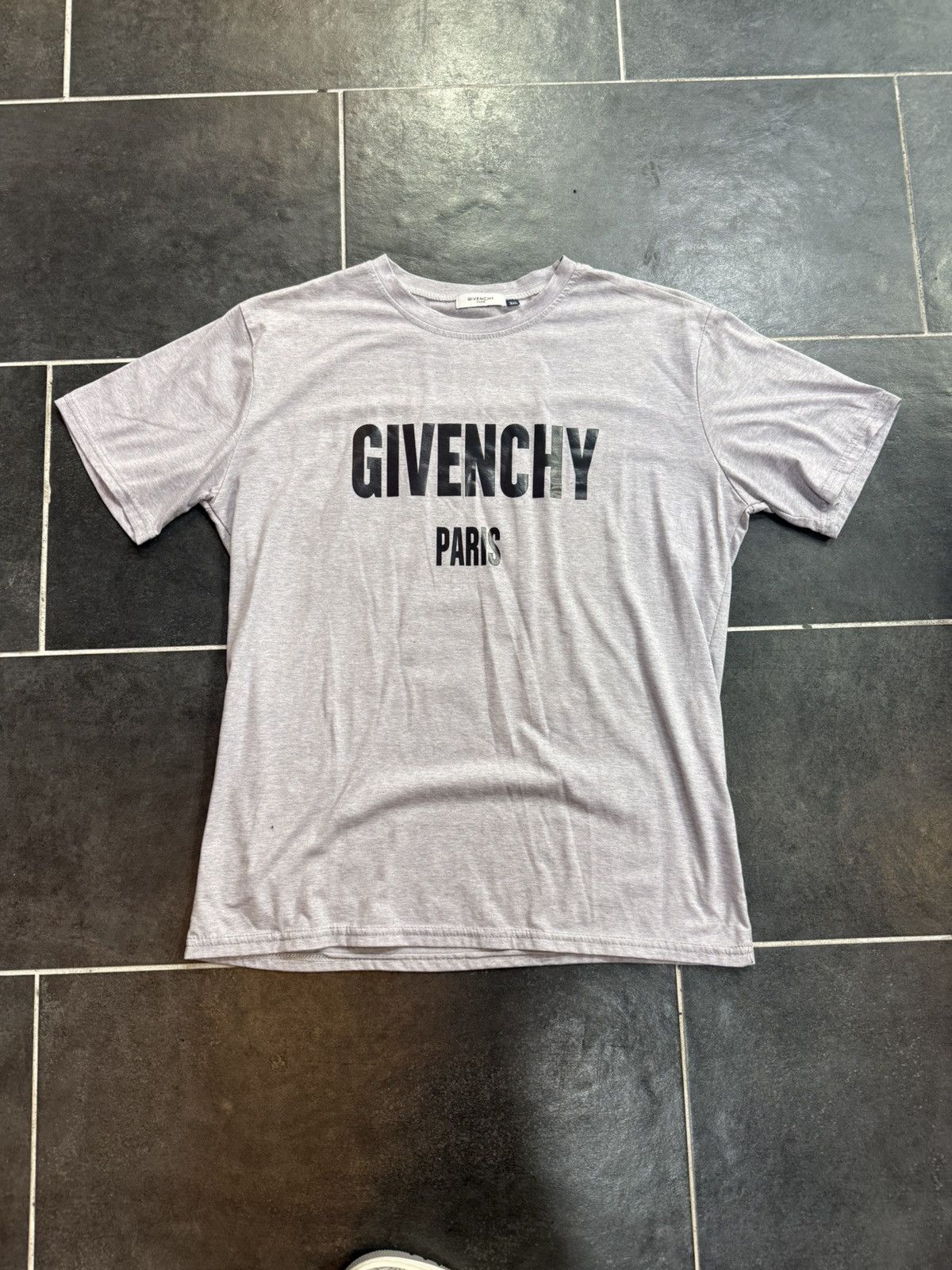 Givenchy Givency paris logo tshirt Size US L / EU 52-54 / 3 - 1 Thumbnail