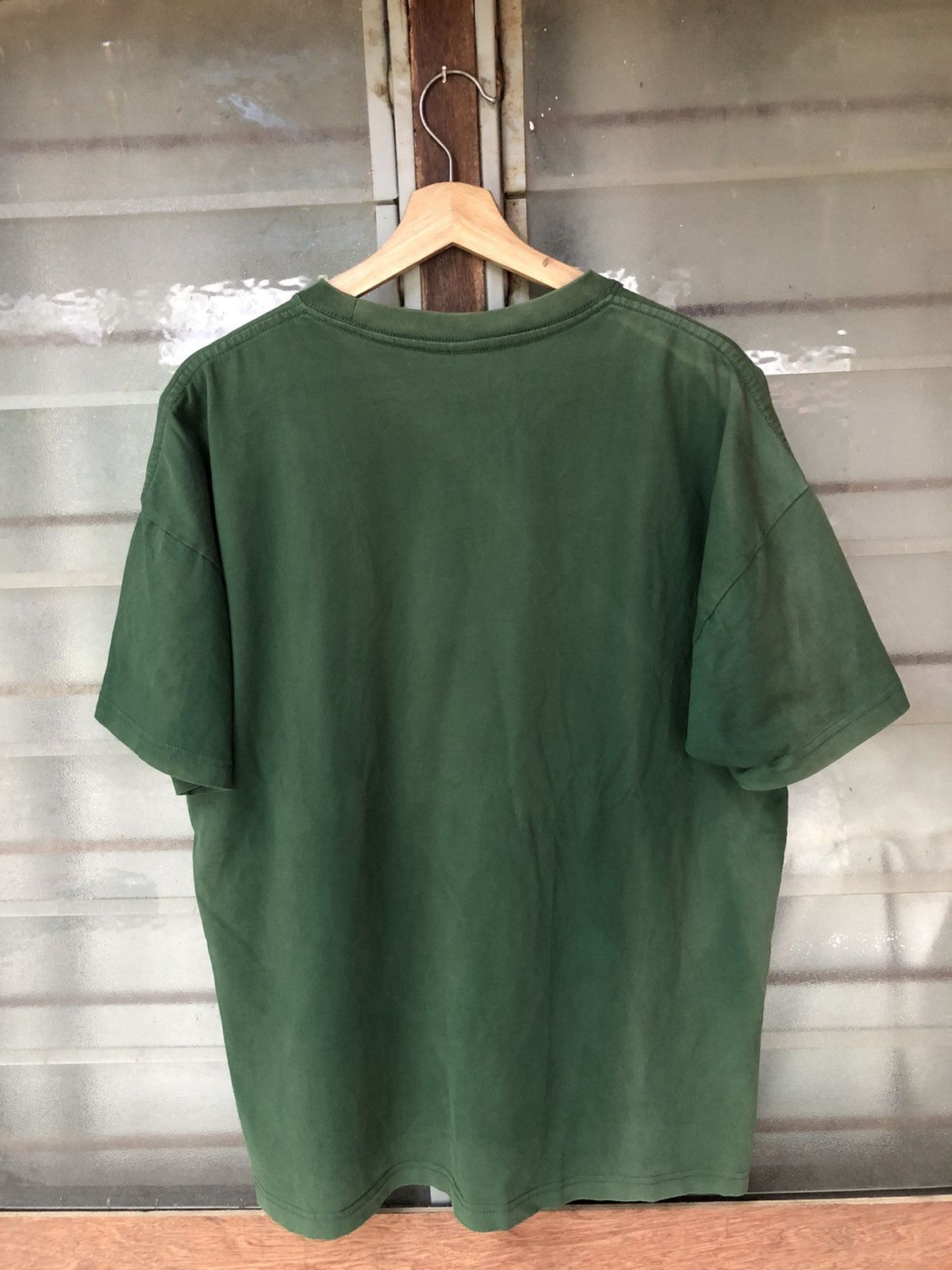 Vintage Vintage The Weird Studio Streetwear Faded Shirt Tee Size US XL / EU 56 / 4 - 9 Thumbnail