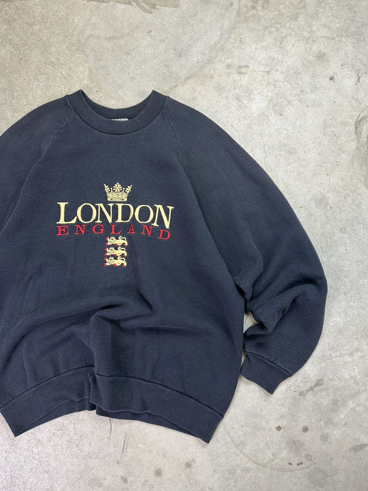 Vintage vintage 90s london england embroidered crewneck large Size US L / EU 52-54 / 3 - 2 Thumbnail