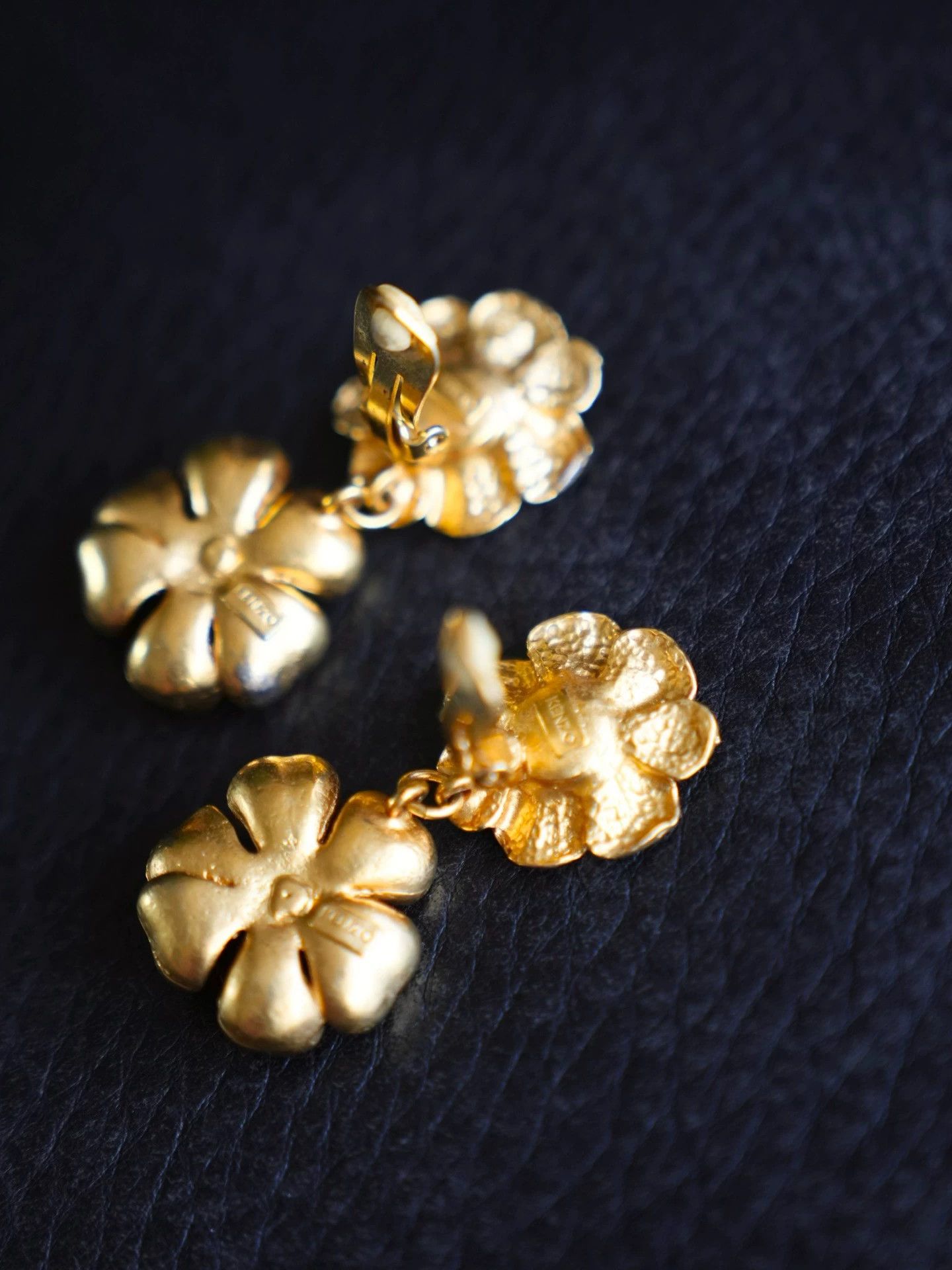 Kenzo Kenzo Vintage Floral Pearl Ear Clips Size ONE SIZE - 9 Thumbnail