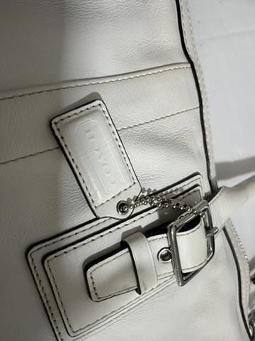 Coach Coach White Leather Handbag - Stylish and Spacious Size ONE SIZE - 4 Thumbnail