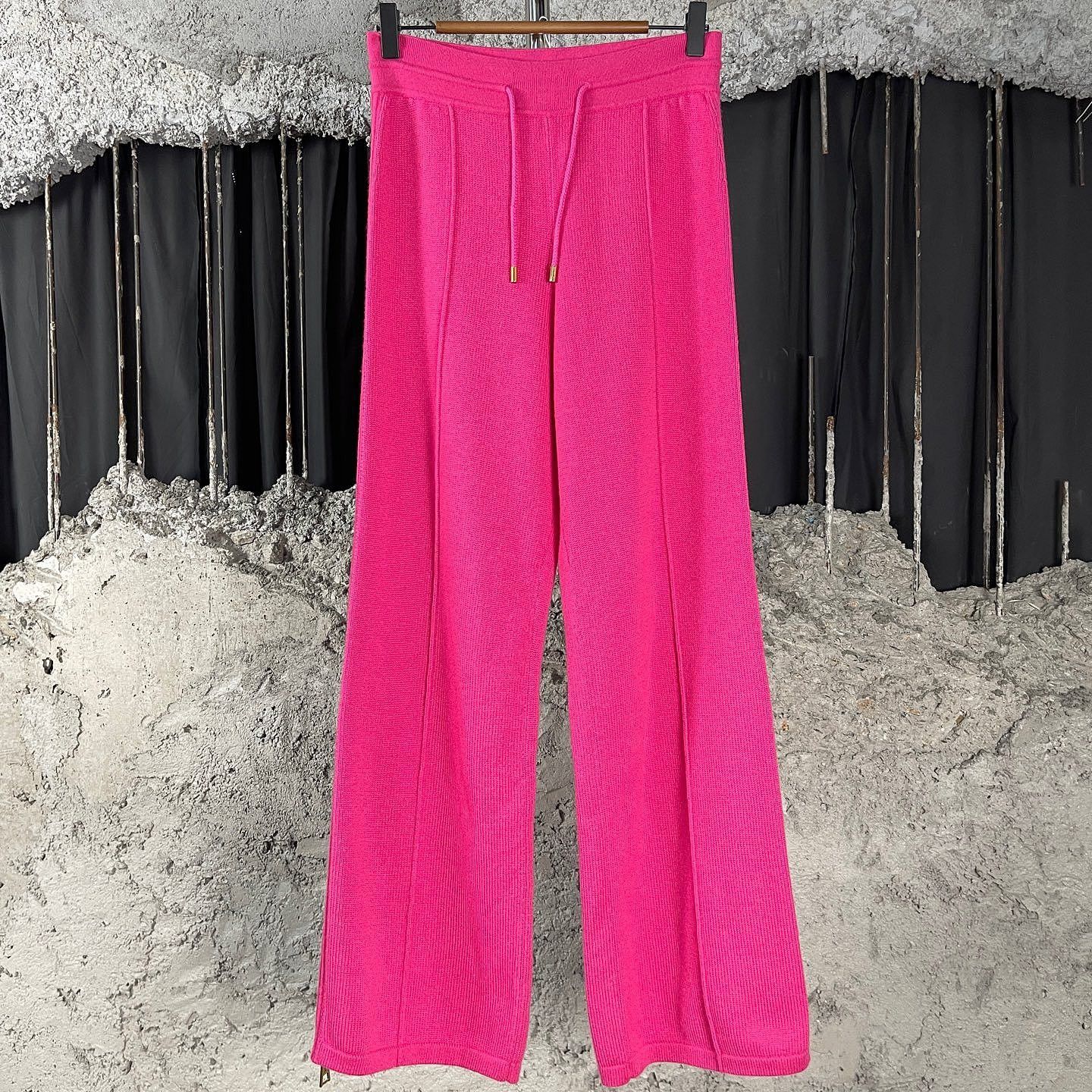 Louis Vuitton Louis Vuitton Pink Knit Zip Hem Pants Size XS Size 26" / US 2 / IT 38 - 1 Thumbnail