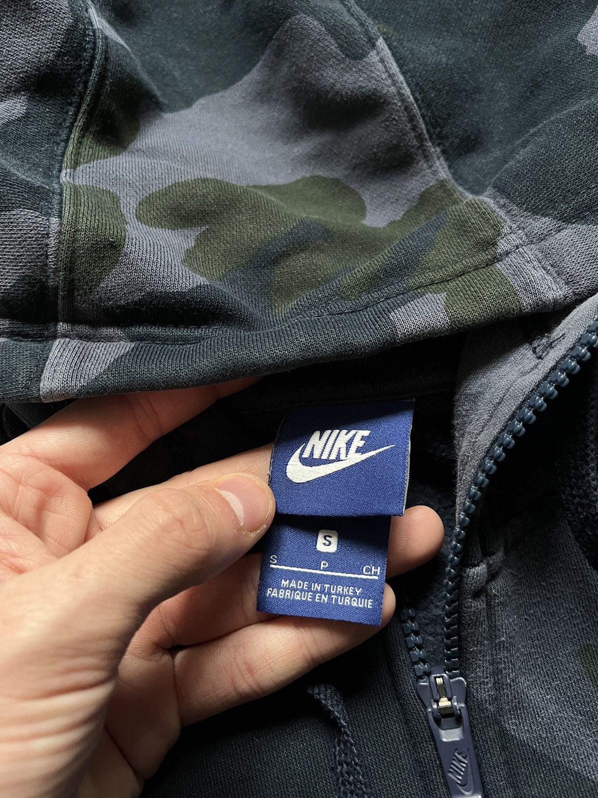 Nike Vintage Nike Boxy Fit Zip Up Hoodie Camo Embroidered Y2K USA Size US S / EU 44-46 / 1 - 5 Thumbnail
