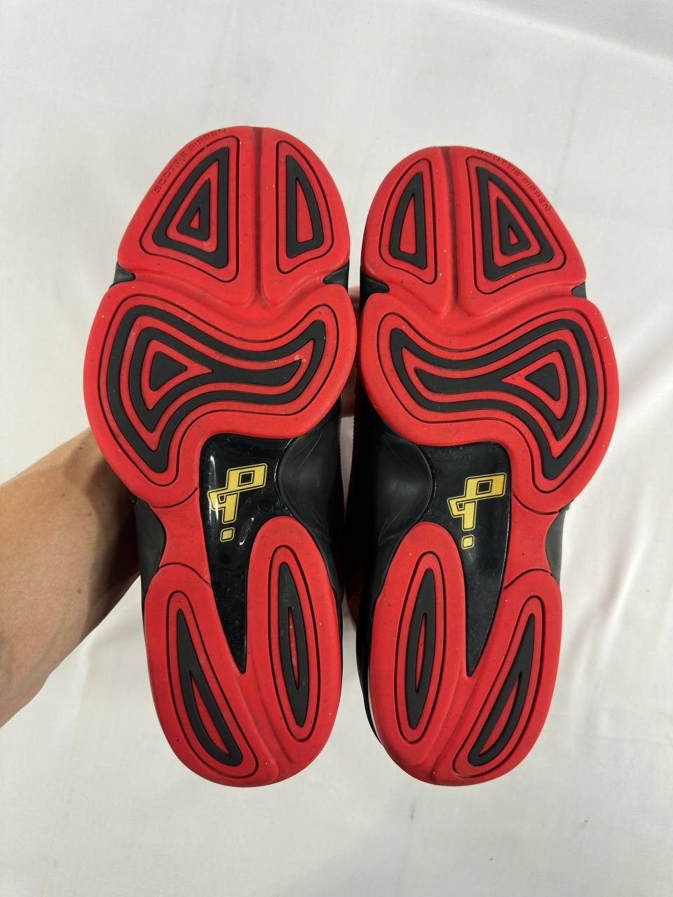 Nike Nike Air Pippen 6 University Red 2015 Size US 13 / EU 46 - 13 Thumbnail