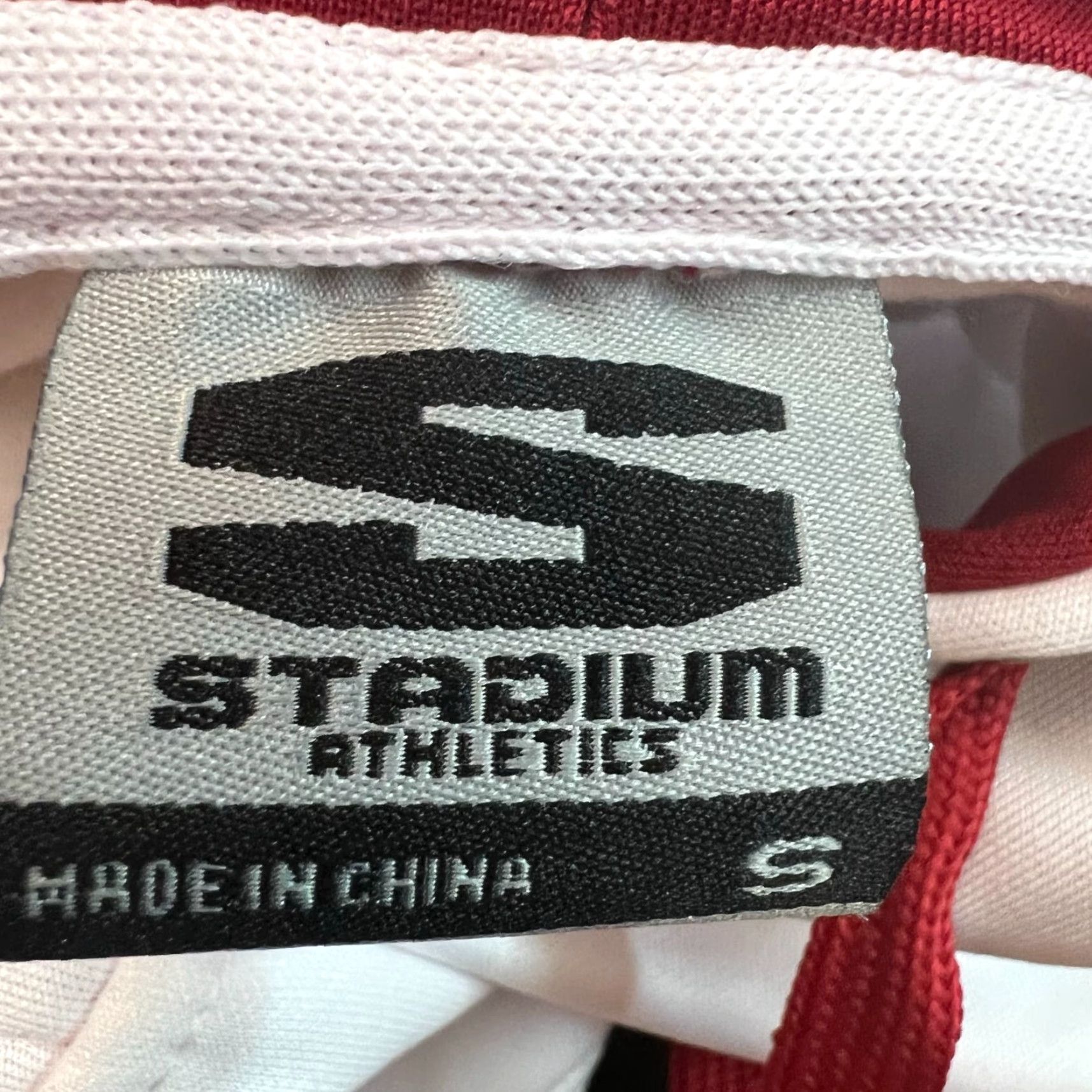 Vintage VINTAGE Alabama Crimson Tide Hoodie White Logo Size S Stadium Distressed Size US S / EU 44-46 / 1 - 7 Thumbnail