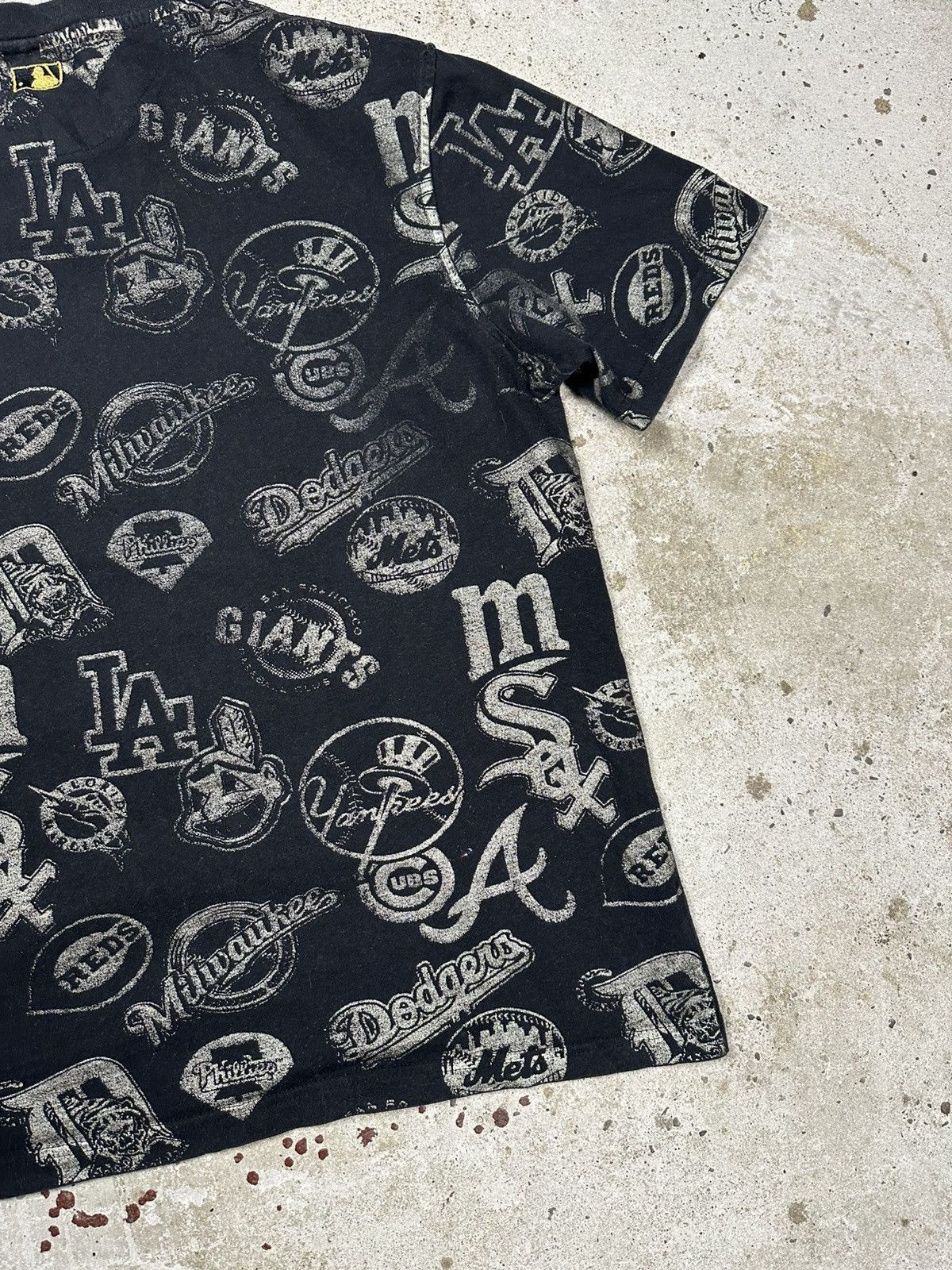 Majestic Vintage Y2K Majestic All Over Prints MLB Teams T Shirt Size US L / EU 52-54 / 3 - 11 Thumbnail
