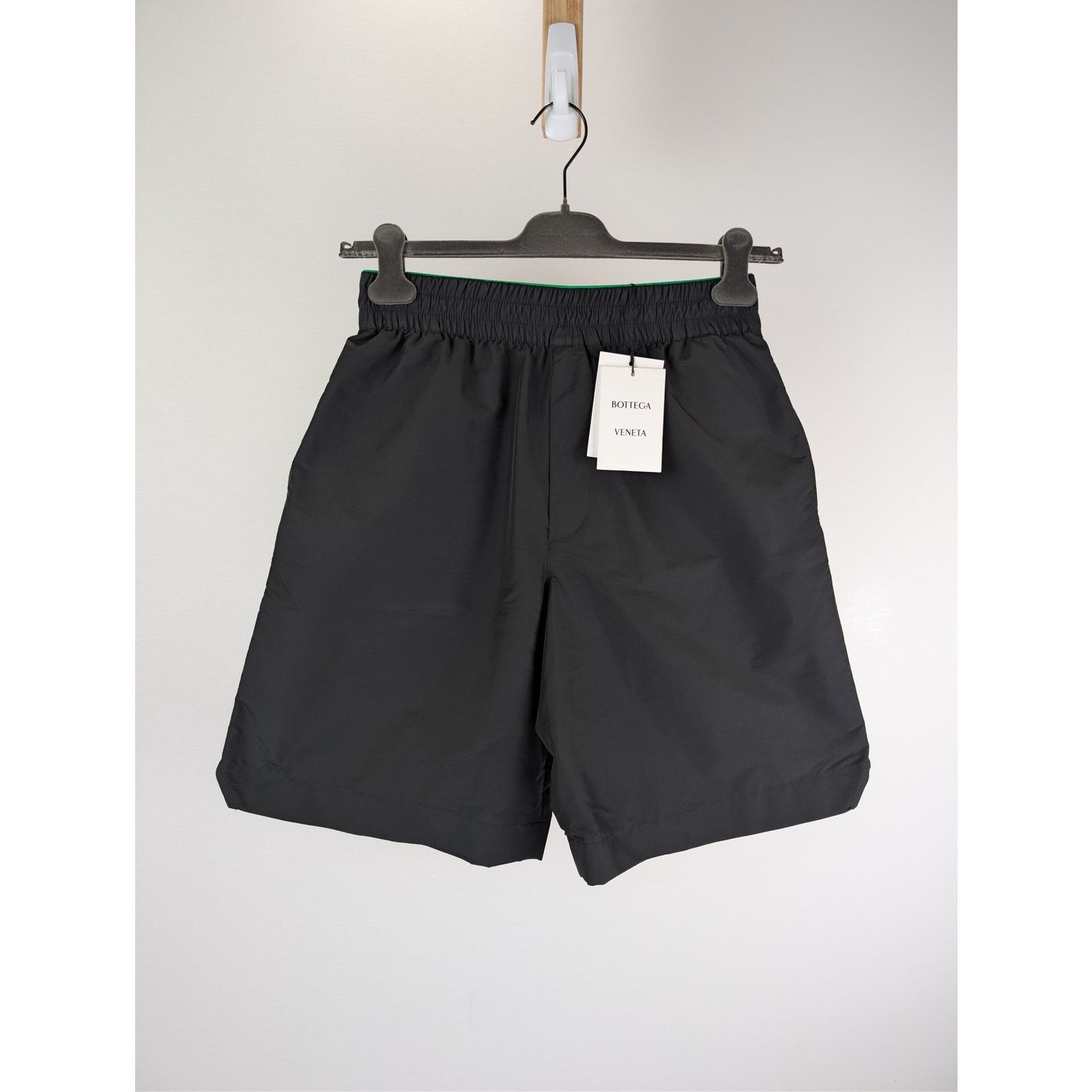 Bottega Veneta o1rshd1 Lightweight Technical Nylon Shorts in Black Size US 30 / EU 46 - 2 Thumbnail