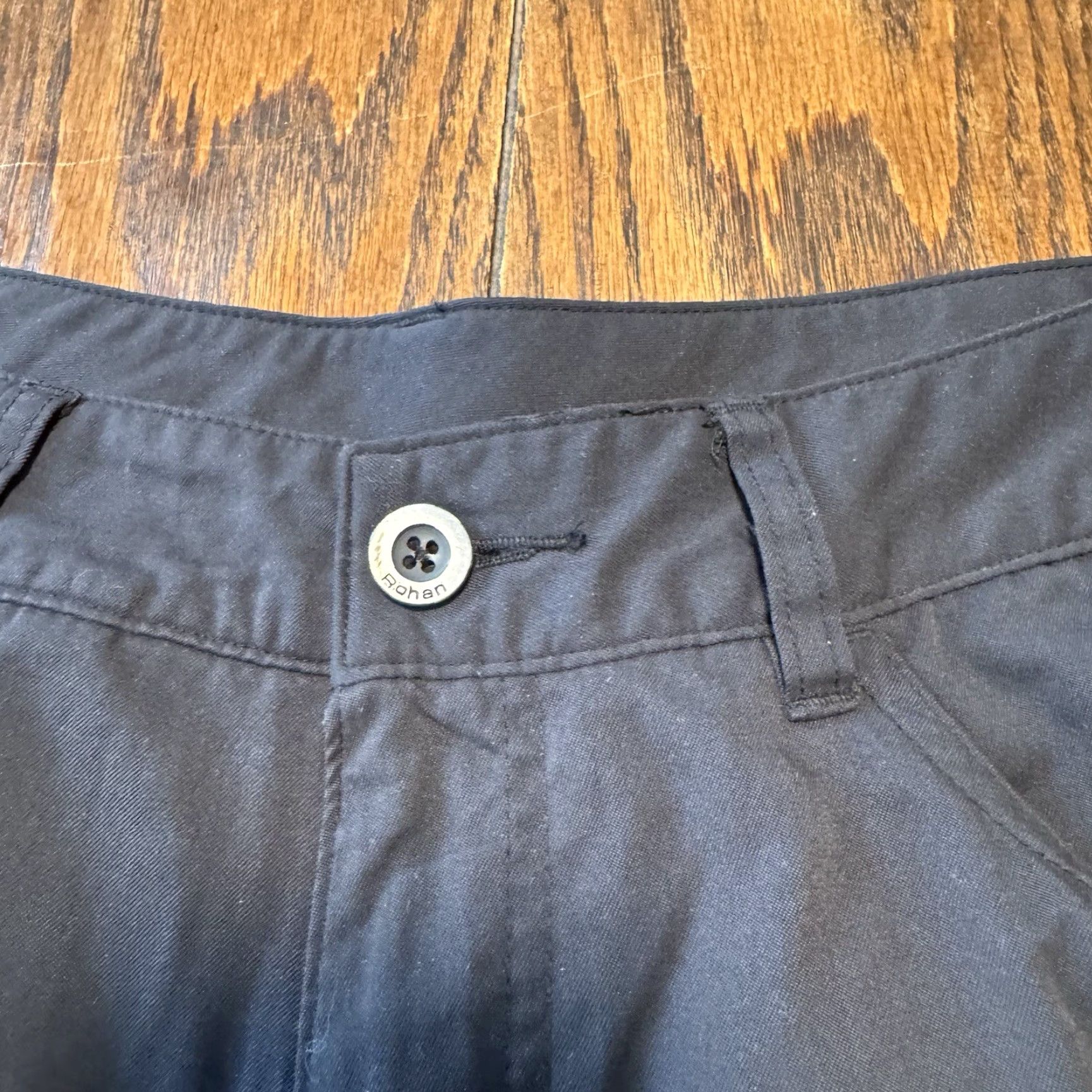 Vintage Rohan Dove Black Sentry Trousers Insect Shield 34S Pants 32x28 Khakis Flat Front 5-Pocket Regular Mens Vintage: No Size US 34 / EU 50 - 5 Thumbnail