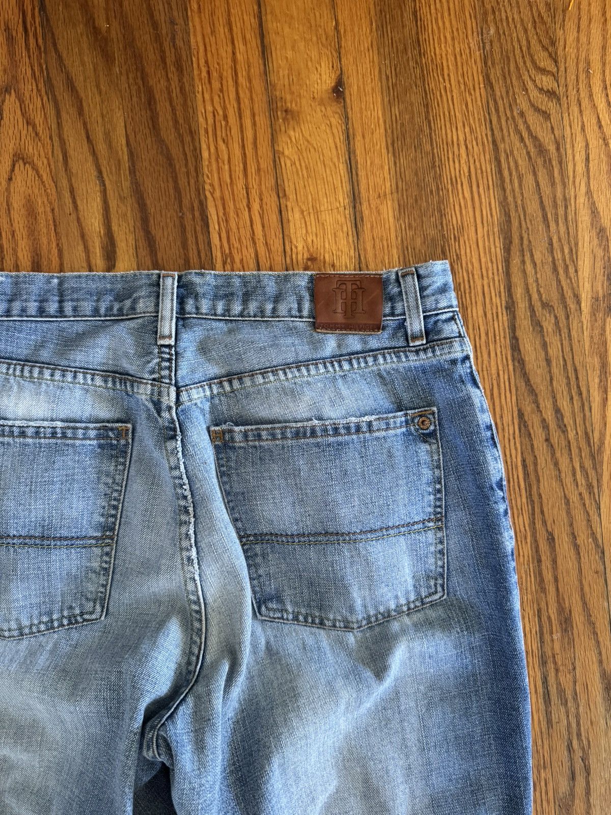 Tommy Hilfiger Vintage Light-Wash Tommy Hilfiger Relaxed Jean Denim Size US 32 / EU 48 - 6 Thumbnail