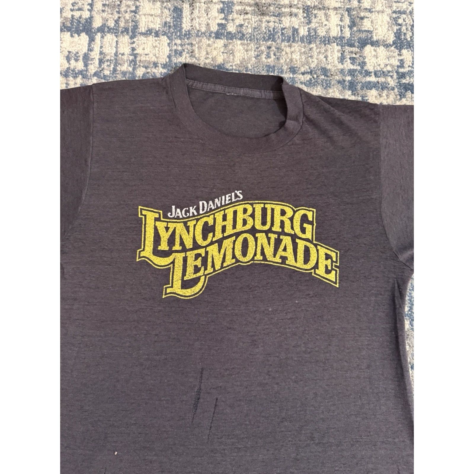 Vintage VINTAGE Jack Daniel’s Lynchburg Lemonade T Shirt Tennessee Whiskey Drink Short Sleeve Crew Neck L Black 80s Mens T-Shirt Size US L / EU 52-54 / 3 - 2 Thumbnail