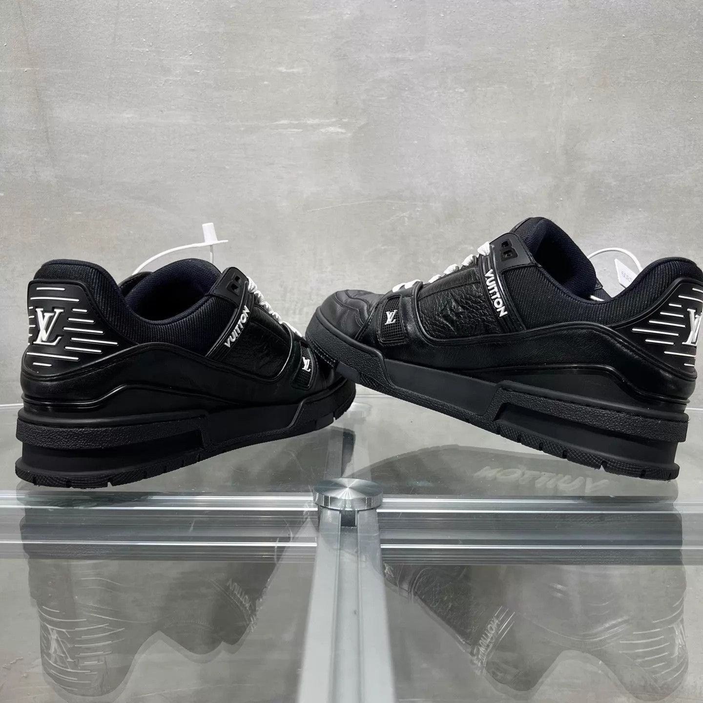 Louis Vuitton Louis Vuitton LV Trainer Black Warrior UK7 (41) Size US 8 / EU 41 - 5 Thumbnail