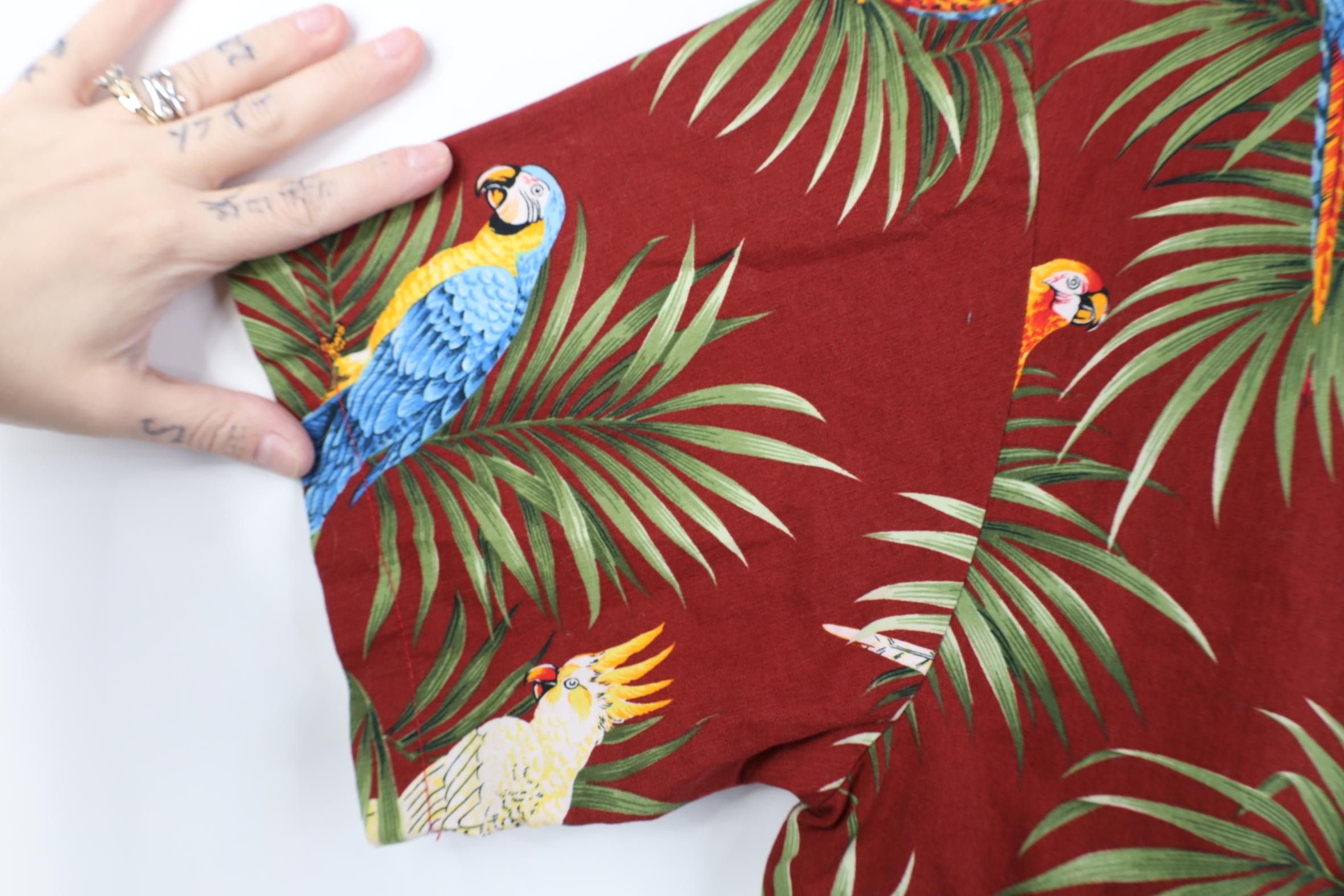 Vintage Vintage 90s Tom Selleck Hawaiian Camp Collar Button Shirt Size US S / EU 44-46 / 1 - 8 Thumbnail