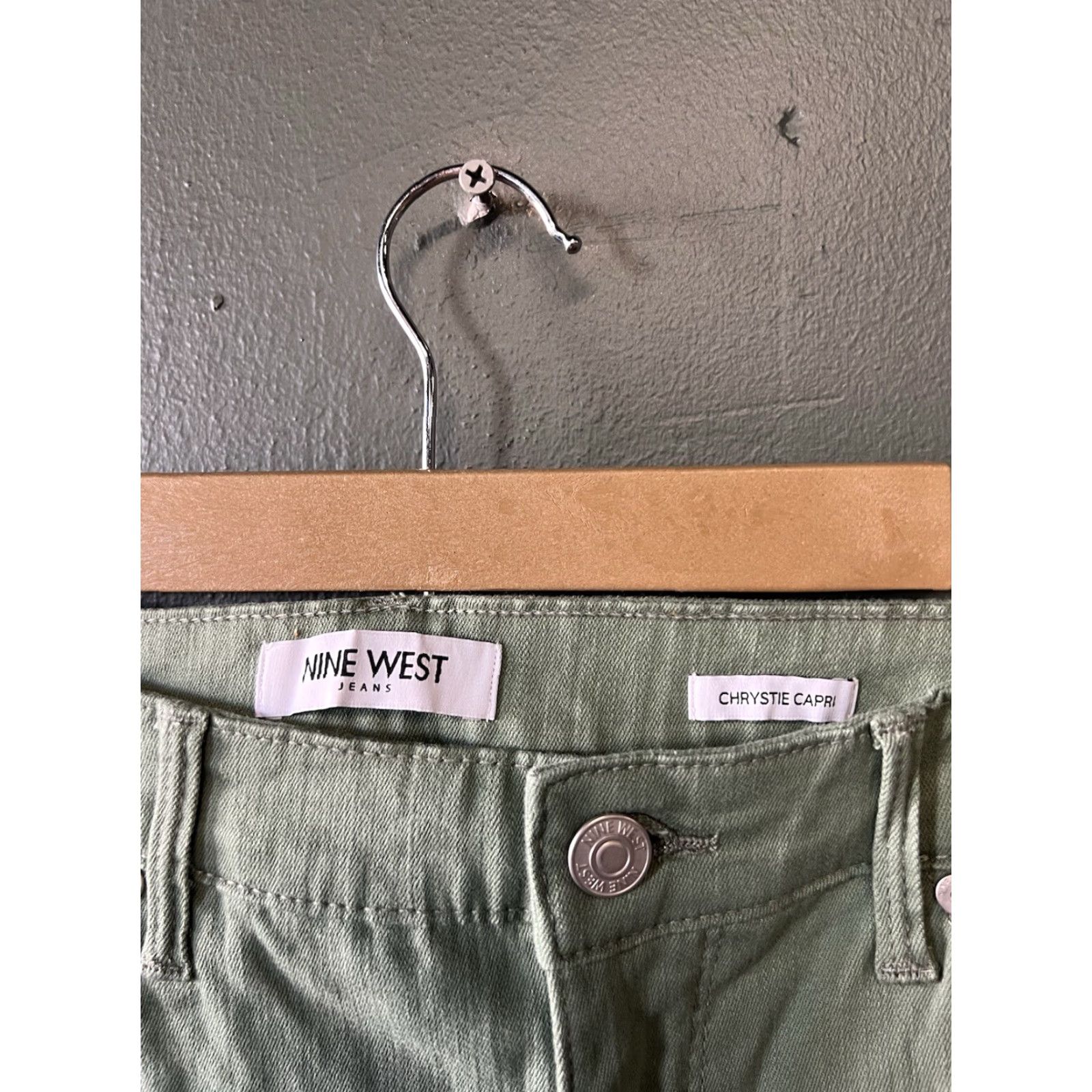 Nine West Nine West Womens Green Denim Chrystie Capri Size 10 NWT Capri Jeans 21 in Inseam Denim Green Womens 10 NWT Size ONE SIZE - 3 Thumbnail