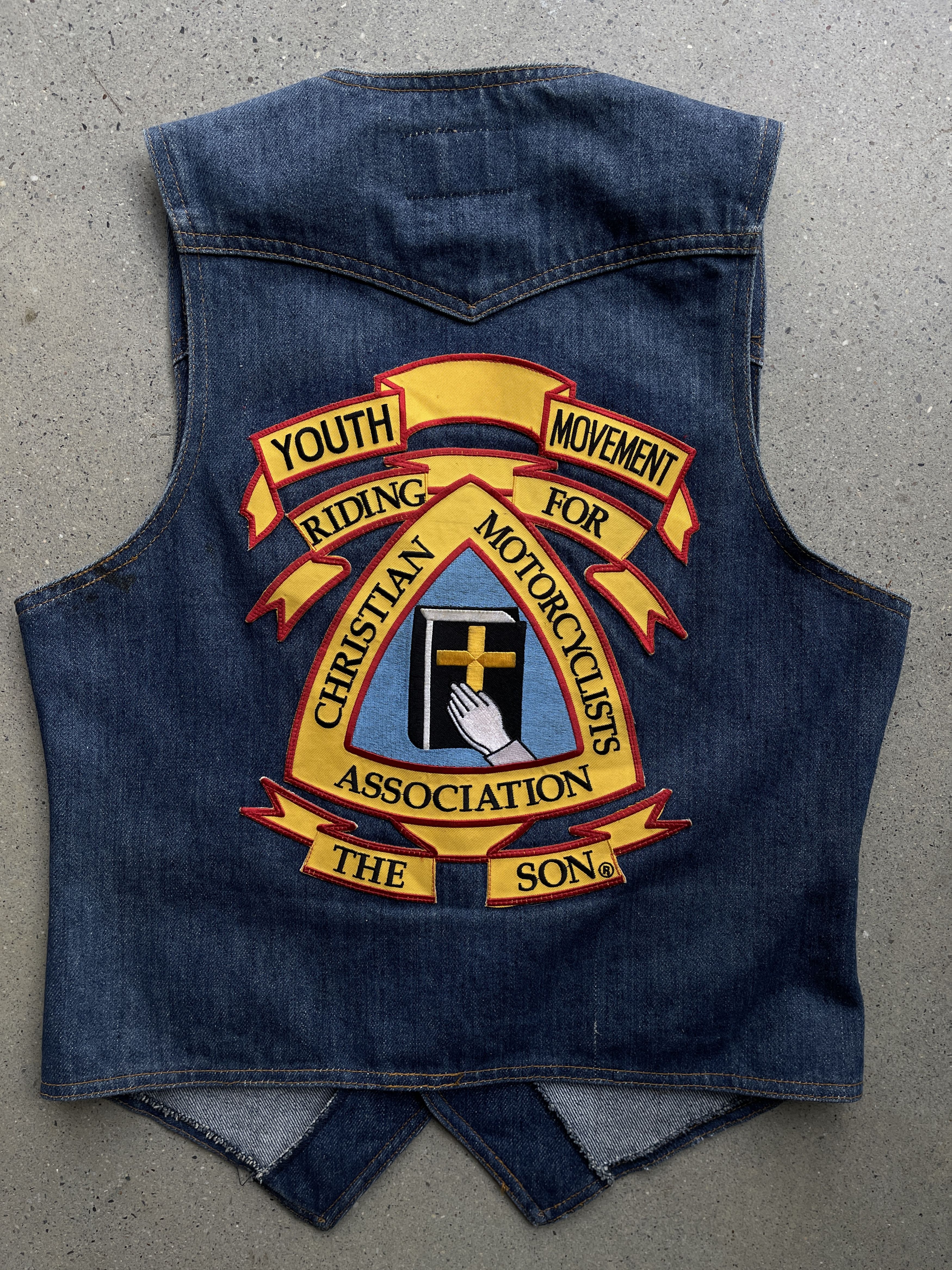 Levi's Vintage Clothing 1970's LEVI'S ORANGE TAB PATCHED DENIM VEST Size US S / EU 44-46 / 1 - 2 Thumbnail