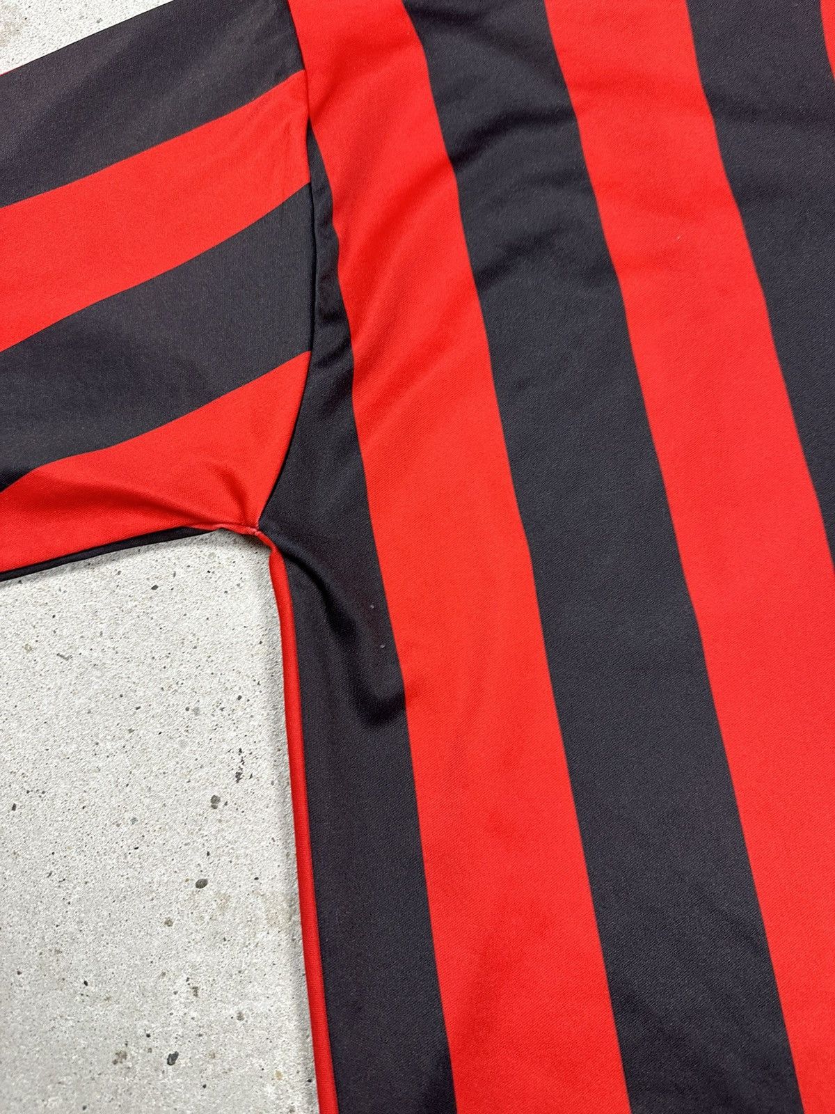 Vintage Vintage 90s AC Milan Soccer Jersey Striped Mediolanum Size US M / EU 48-50 / 2 - 8 Thumbnail