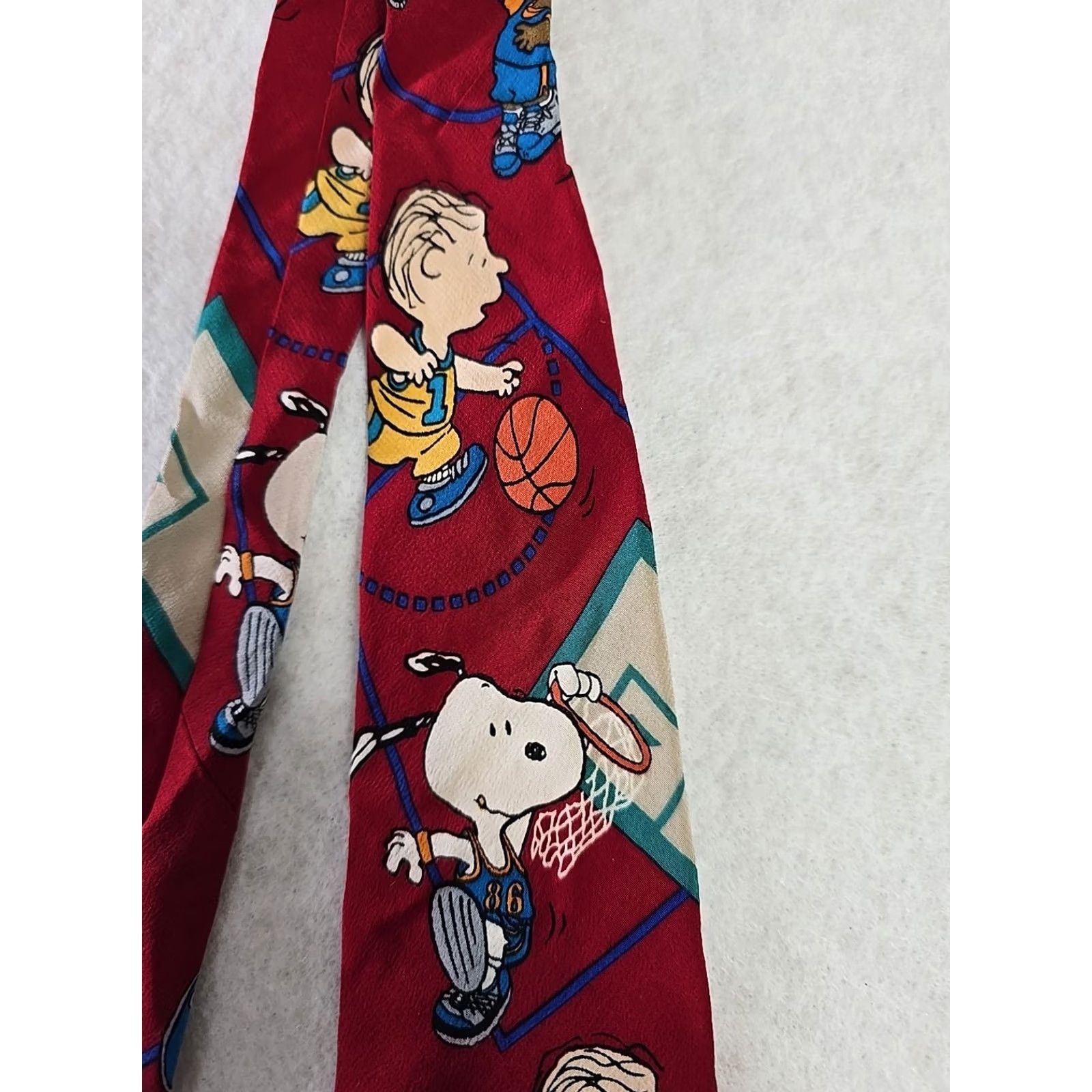 Peanuts Snoopy & Friends PEANUTS Charlie Brown Tie Basketball 100% Silk USA Red Basketball Silk Tie Men Size ONE SIZE - 4 Thumbnail