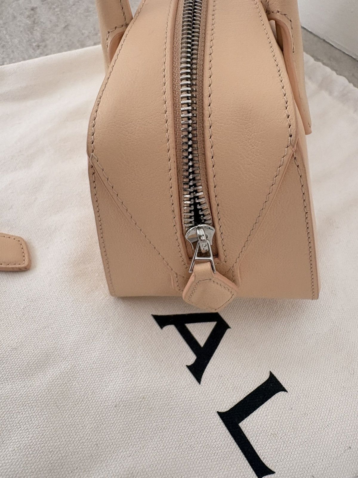 Alaia LE TECKEL MEDIUM BAG IN GOATSKIN - NUDE Size ONE SIZE - 6 Thumbnail