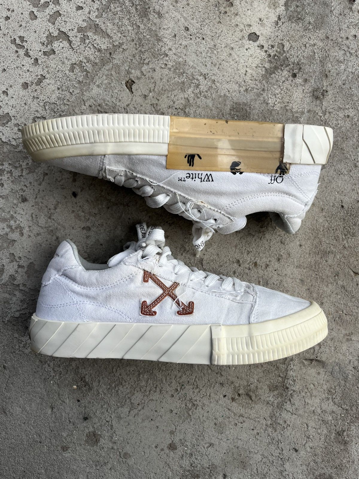 【OFF-WHITE】Pony low Sneakers ★安全発送 Off-White × Virgil Abloh Off-White Pony Vulcanized Low-top