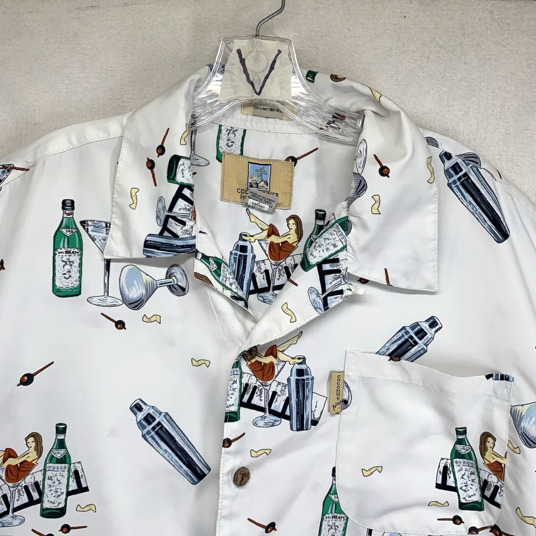 Vintage VINTAGE Coconut Pier Shirt Mens Button-Down L White Graphic Print Pin Up Girl Dry Martini Drinks Casual Travel Size US L / EU 52-54 / 3 - 5 Thumbnail