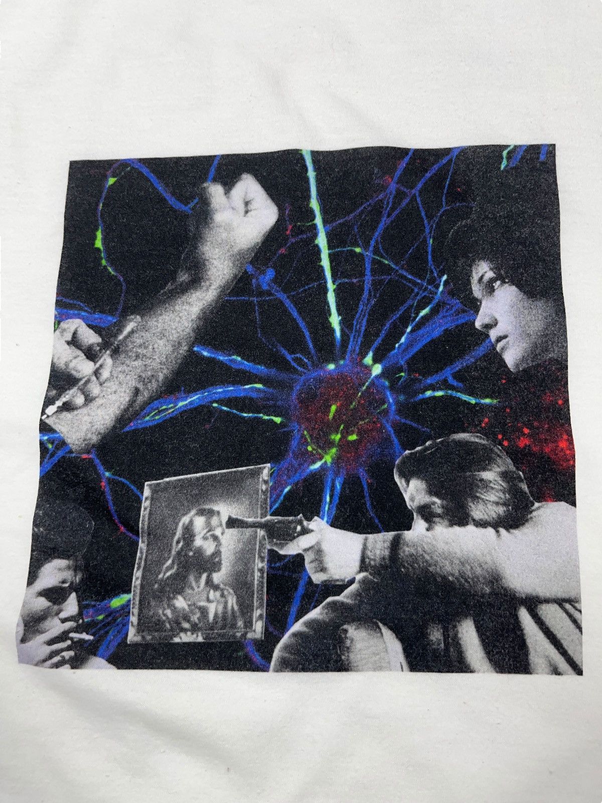Vintage Vintage Jesus Drugs Pistol T-shirt Charles Manson Size US M / EU 48-50 / 2 - 6 Thumbnail