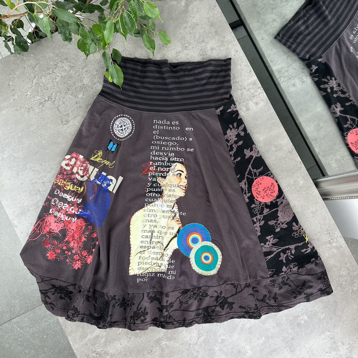 Desigual Desigual Printed Flared Skirt Size 27" / US 4 / IT 40 - 1 Thumbnail